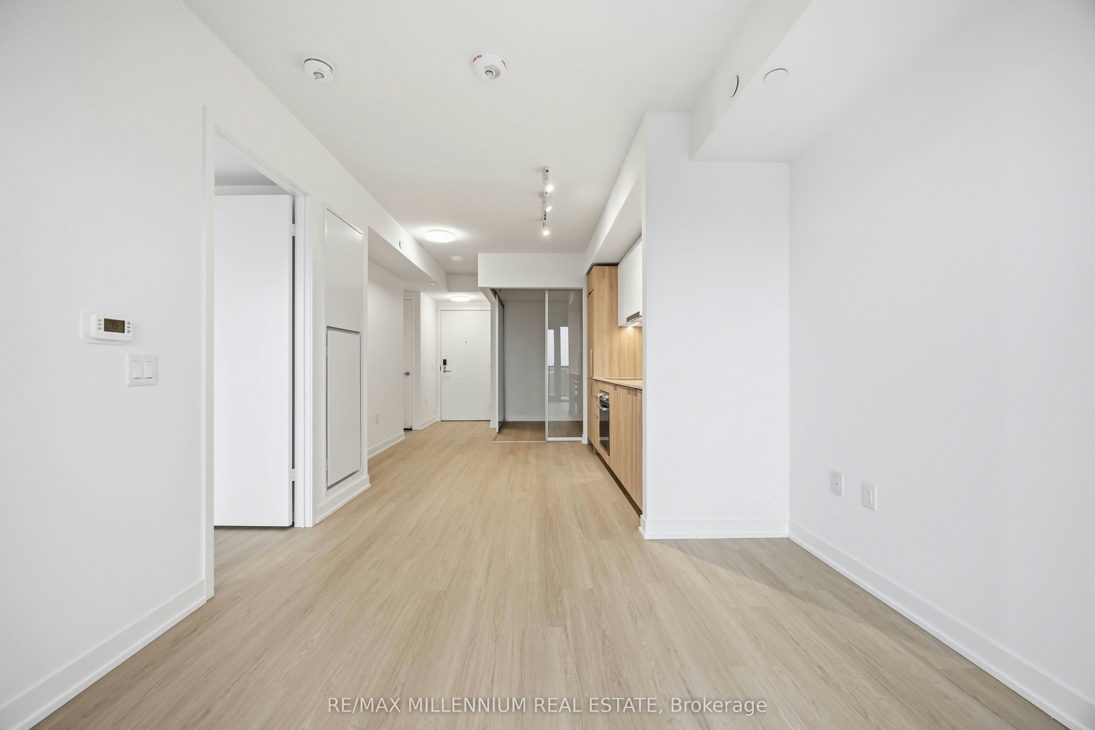 1703-15 Salomon Drive, Toronto, ON, M3C 0T2 - 19