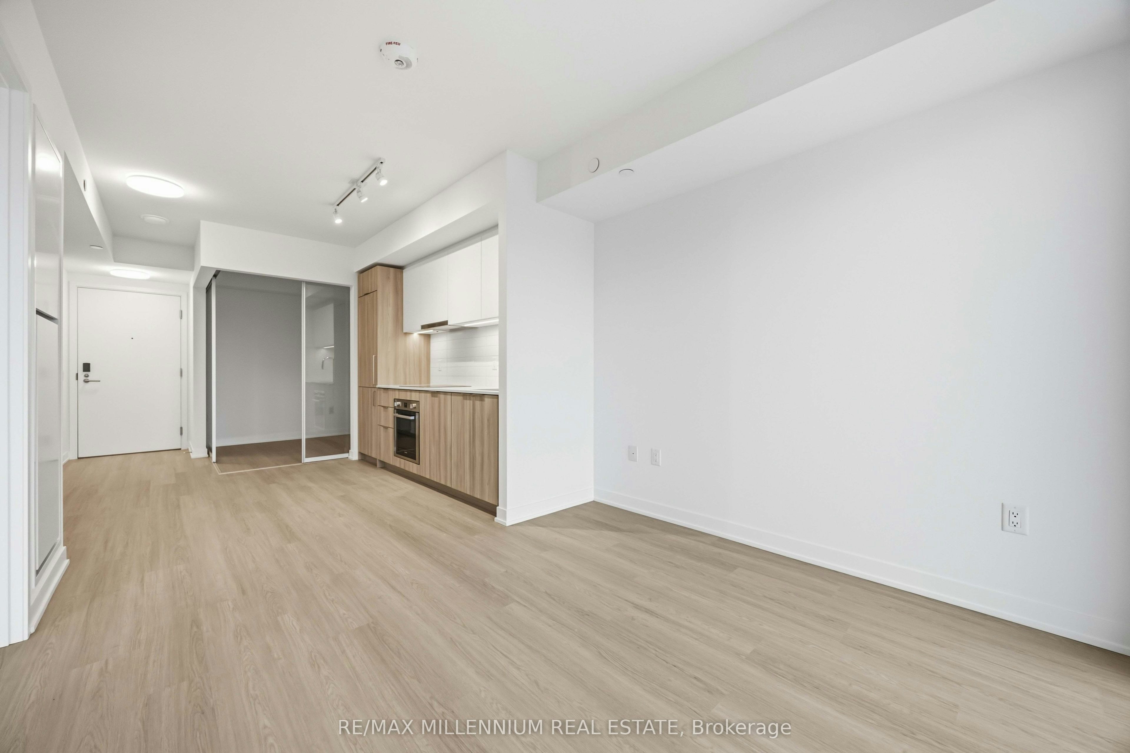 1703-15 Salomon Drive, Toronto, ON, M3C 0T2 - 18