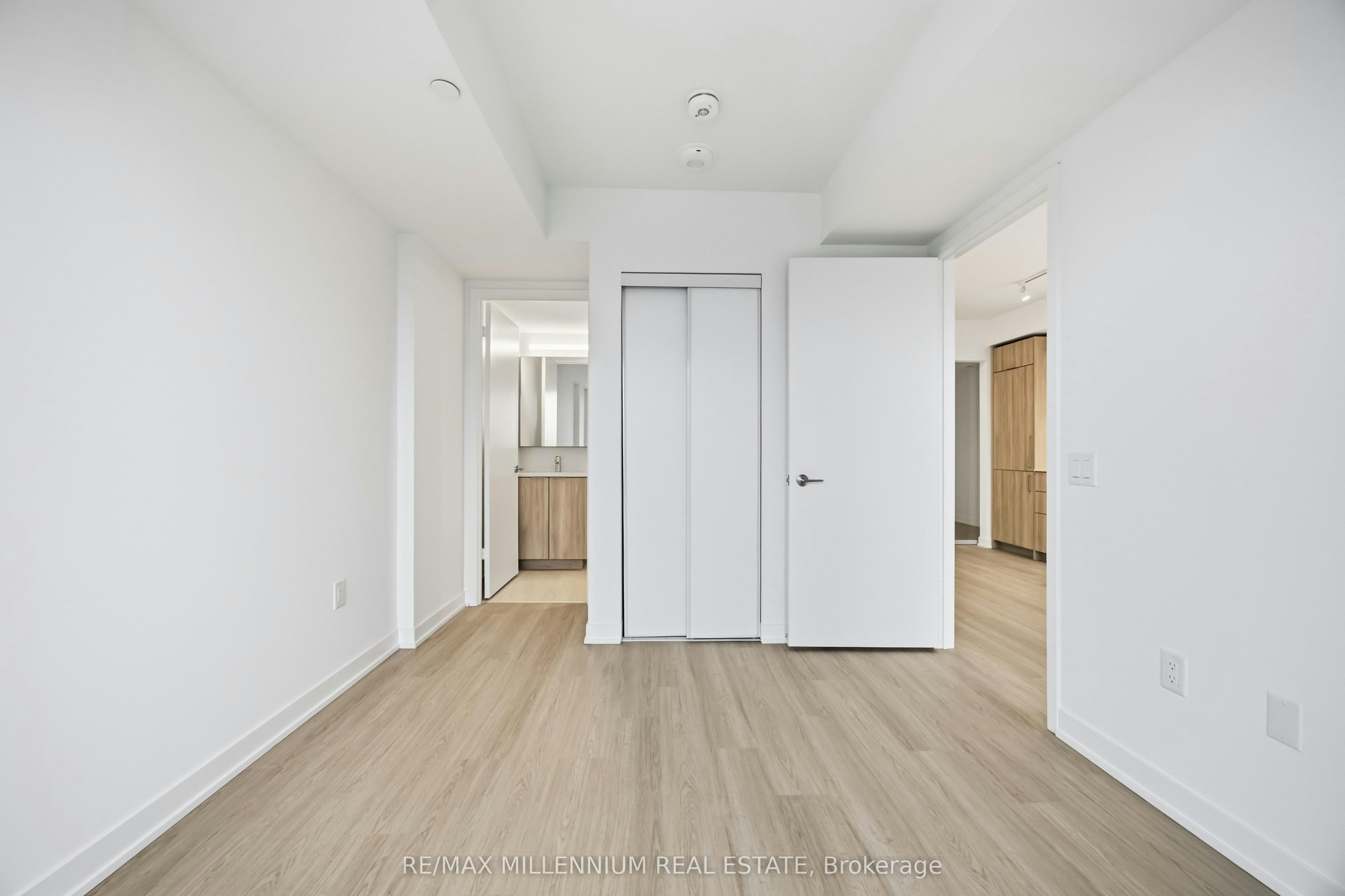 1703-15 Salomon Drive, Toronto, ON, M3C 0T2 - 32