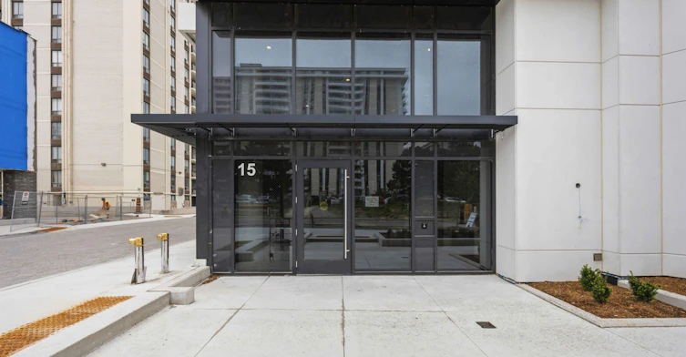 1703-15 Salomon Drive, Toronto, ON, M3C 0T2 - 3