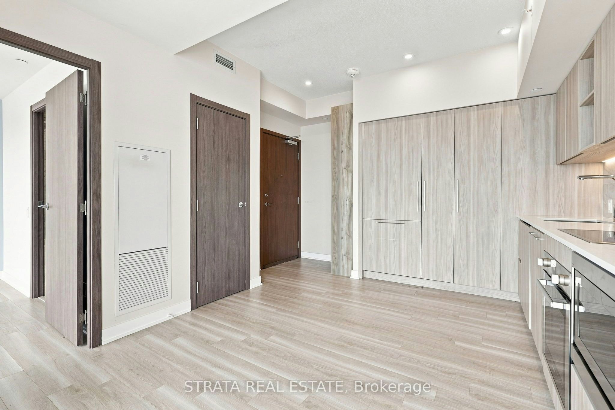 4111-19 Bathurst Street, Toronto, ON, M5V 0N2 - 7