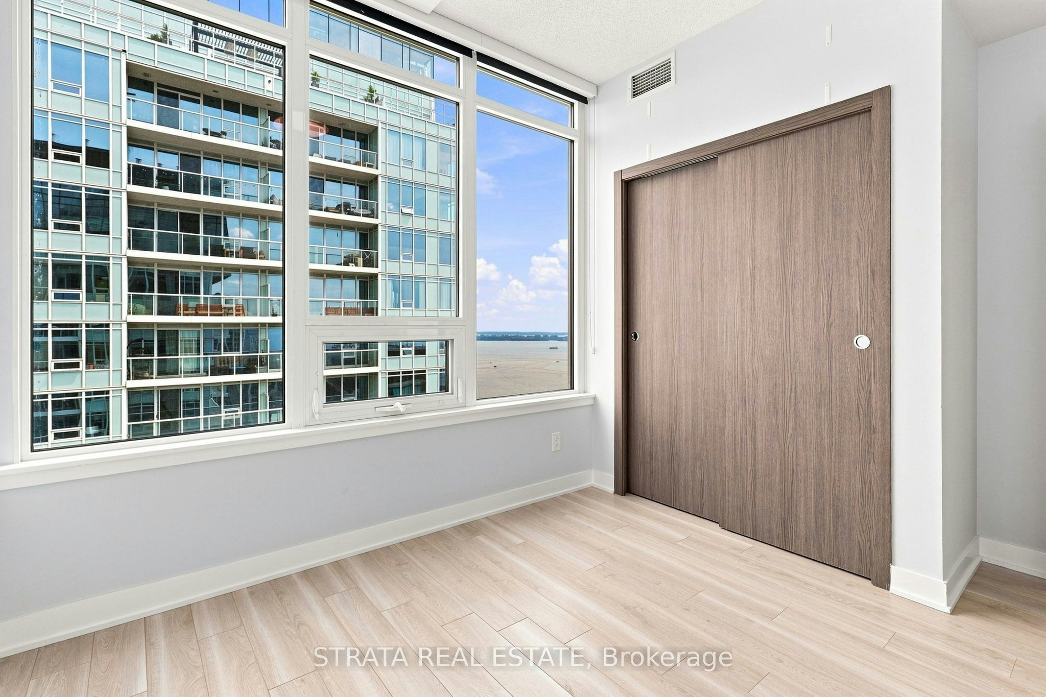 4111-19 Bathurst Street, Toronto, ON, M5V 0N2 - 16