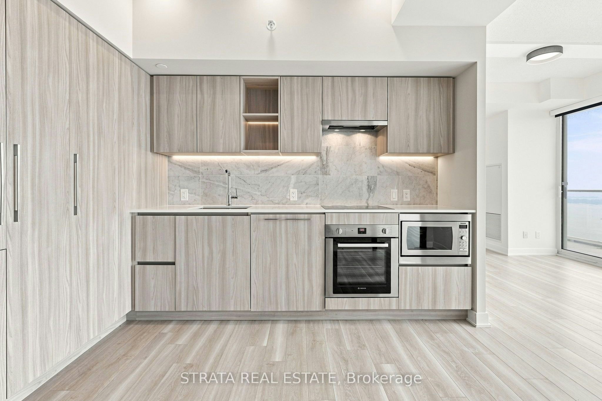 4111-19 Bathurst Street, Toronto, ON, M5V 0N2 - 5