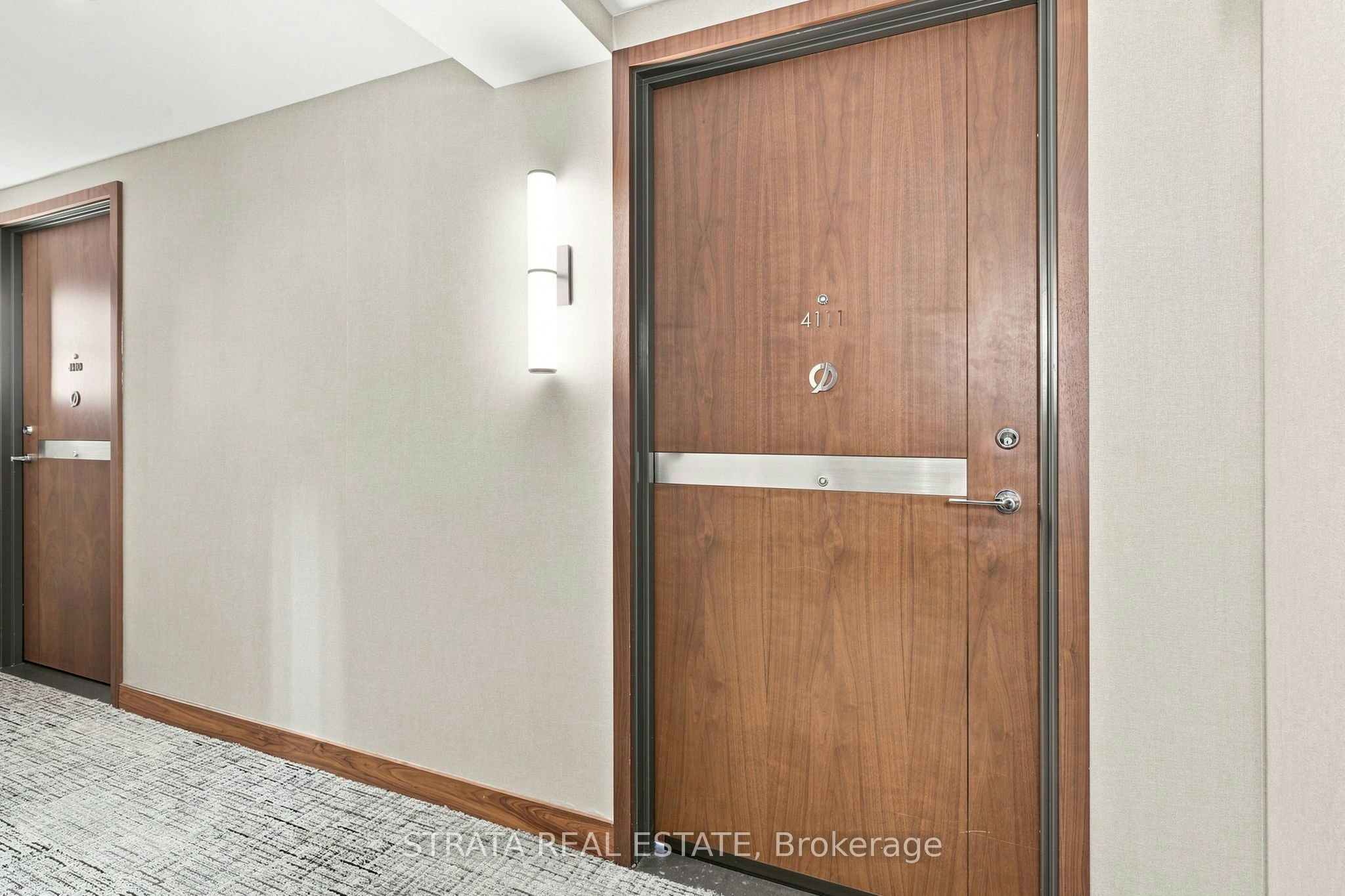 4111-19 Bathurst Street, Toronto, ON, M5V 0N2 - 3