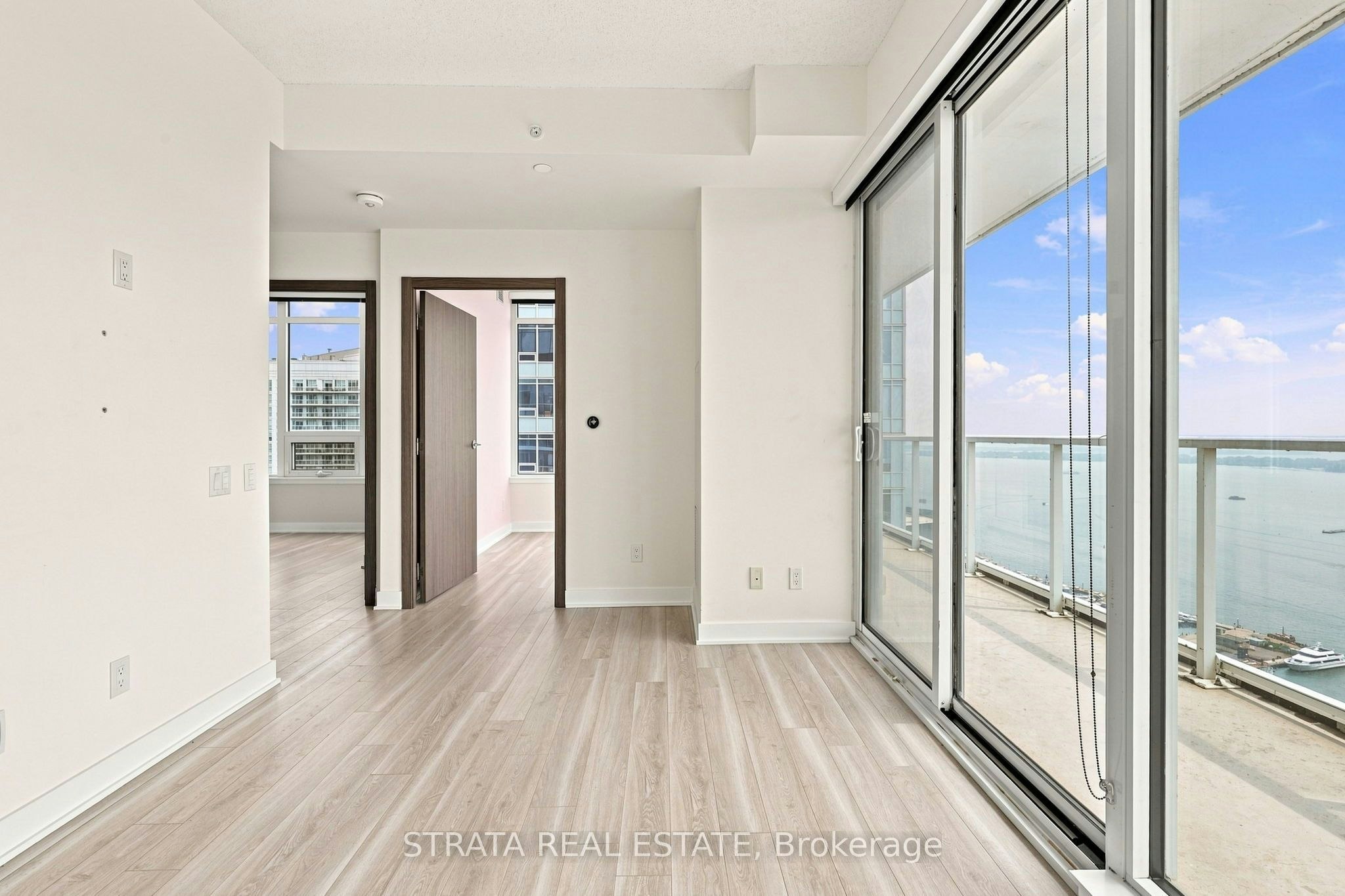 4111-19 Bathurst Street, Toronto, ON, M5V 0N2 - 10