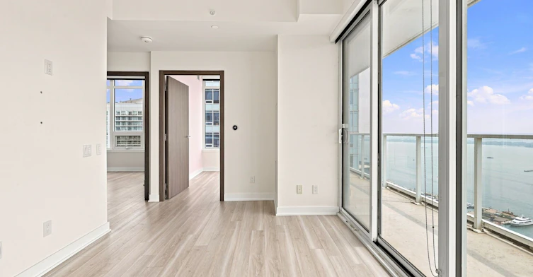 4111-19 Bathurst Street, Toronto, ON, M5V 0N2 - 10
