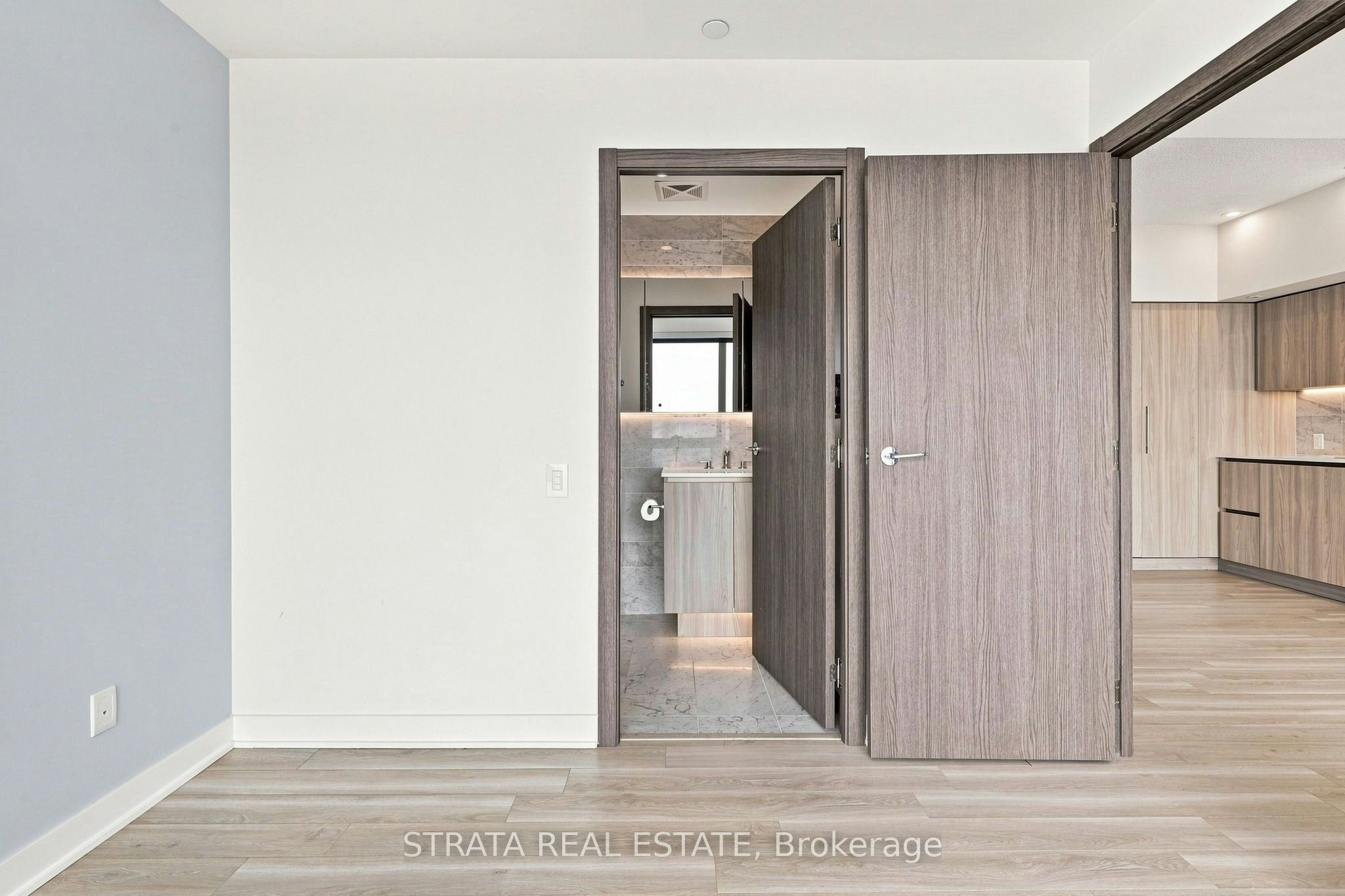 4111-19 Bathurst Street, Toronto, ON, M5V 0N2 - 20