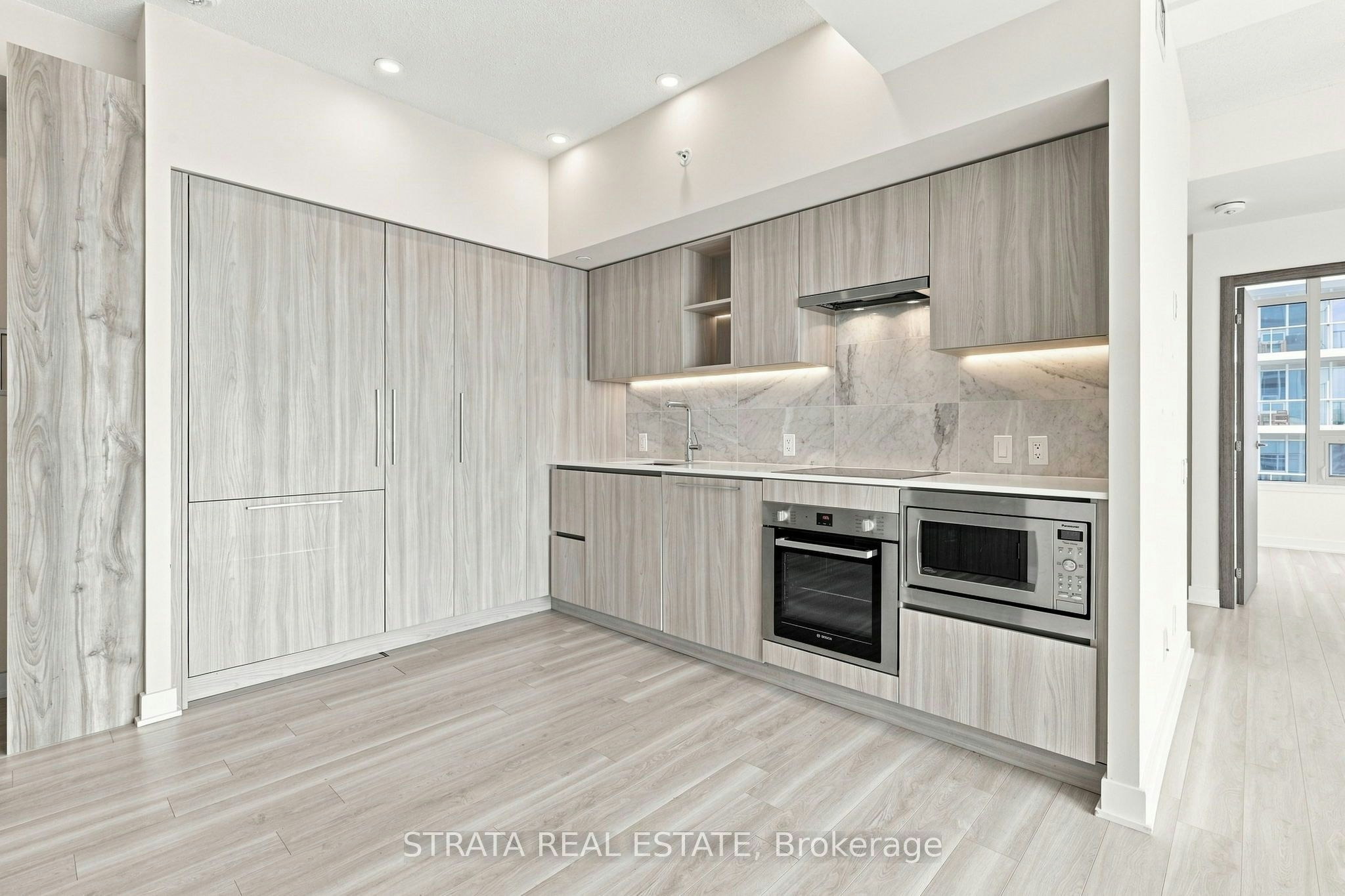 4111-19 Bathurst Street, Toronto, ON, M5V 0N2 - 6