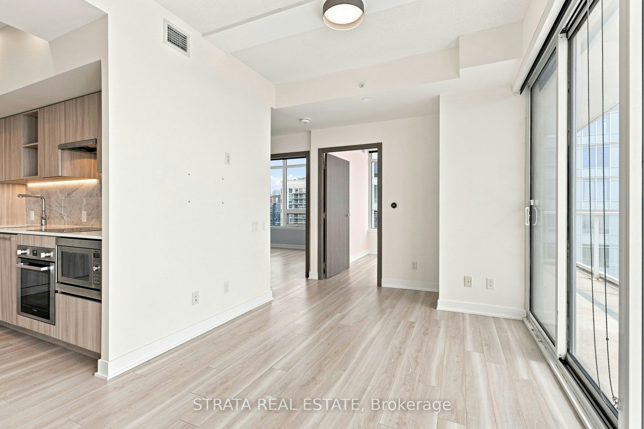 4111-19 Bathurst Street, Toronto, ON, M5V 0N2 - 12