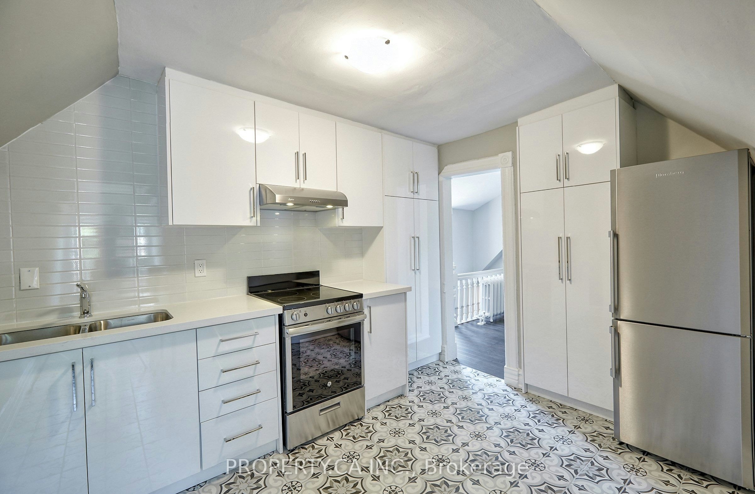 Upper-345 Gladstone Avenue, Toronto, ON, M6H 3H5