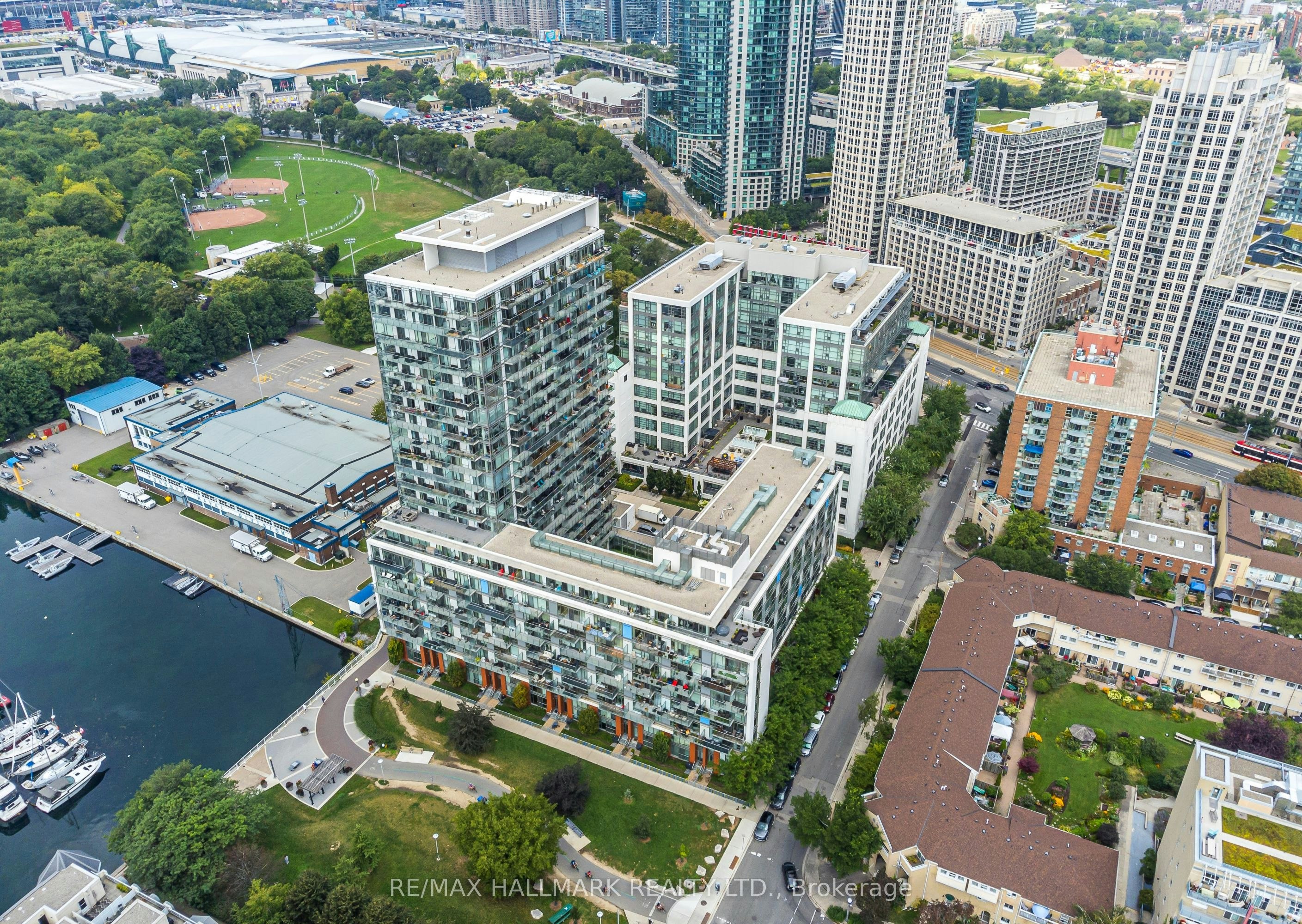 919-90 Stadium Road, Toronto, ON, M5V 3W5 - 5