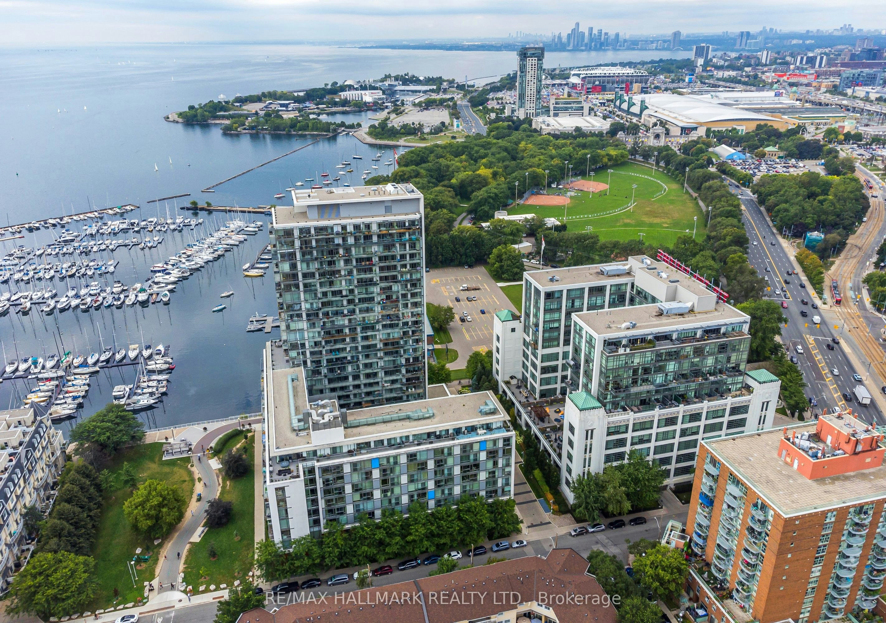 919-90 Stadium Road, Toronto, ON, M5V 3W5 - 3