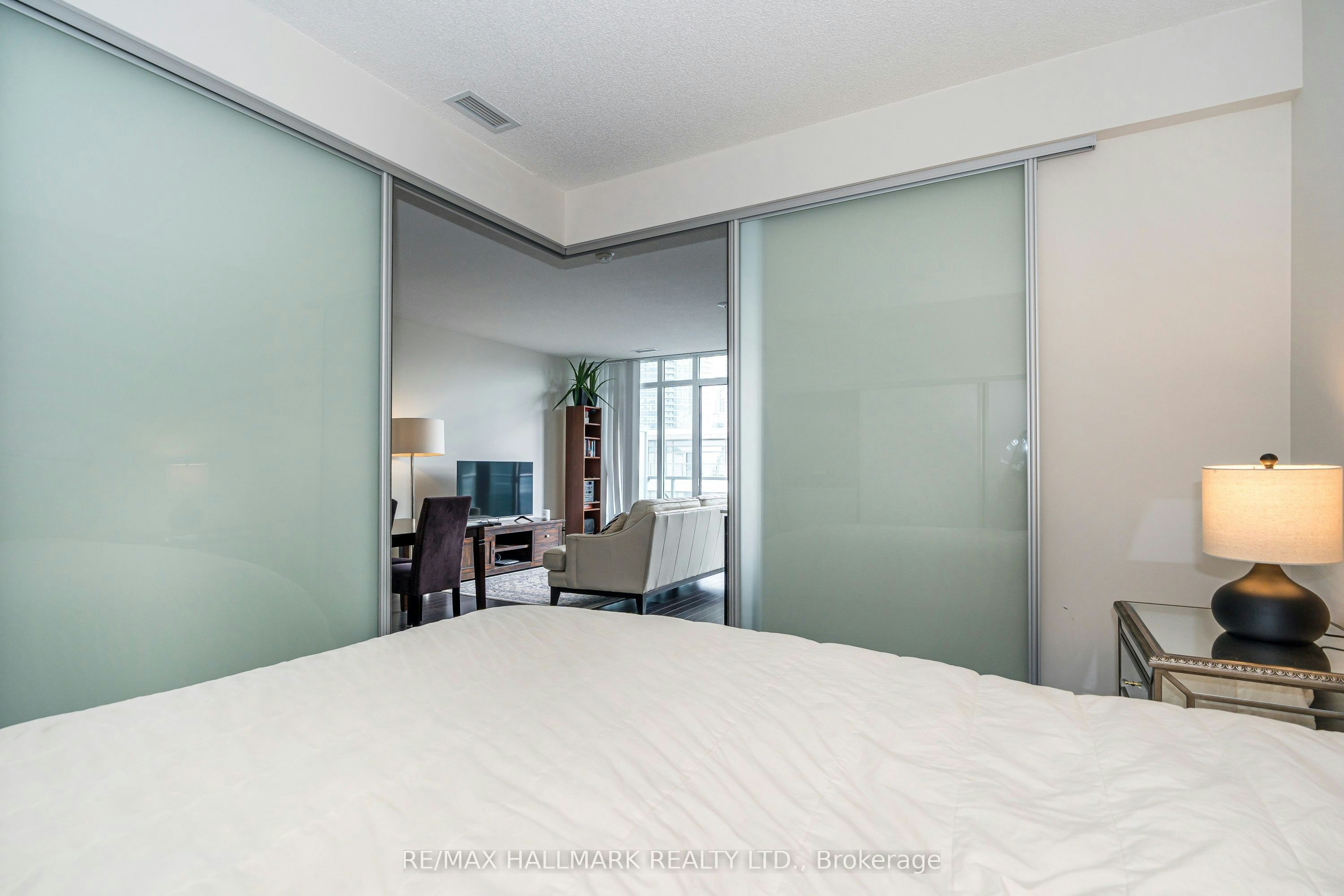 919-90 Stadium Road, Toronto, ON, M5V 3W5 - 40