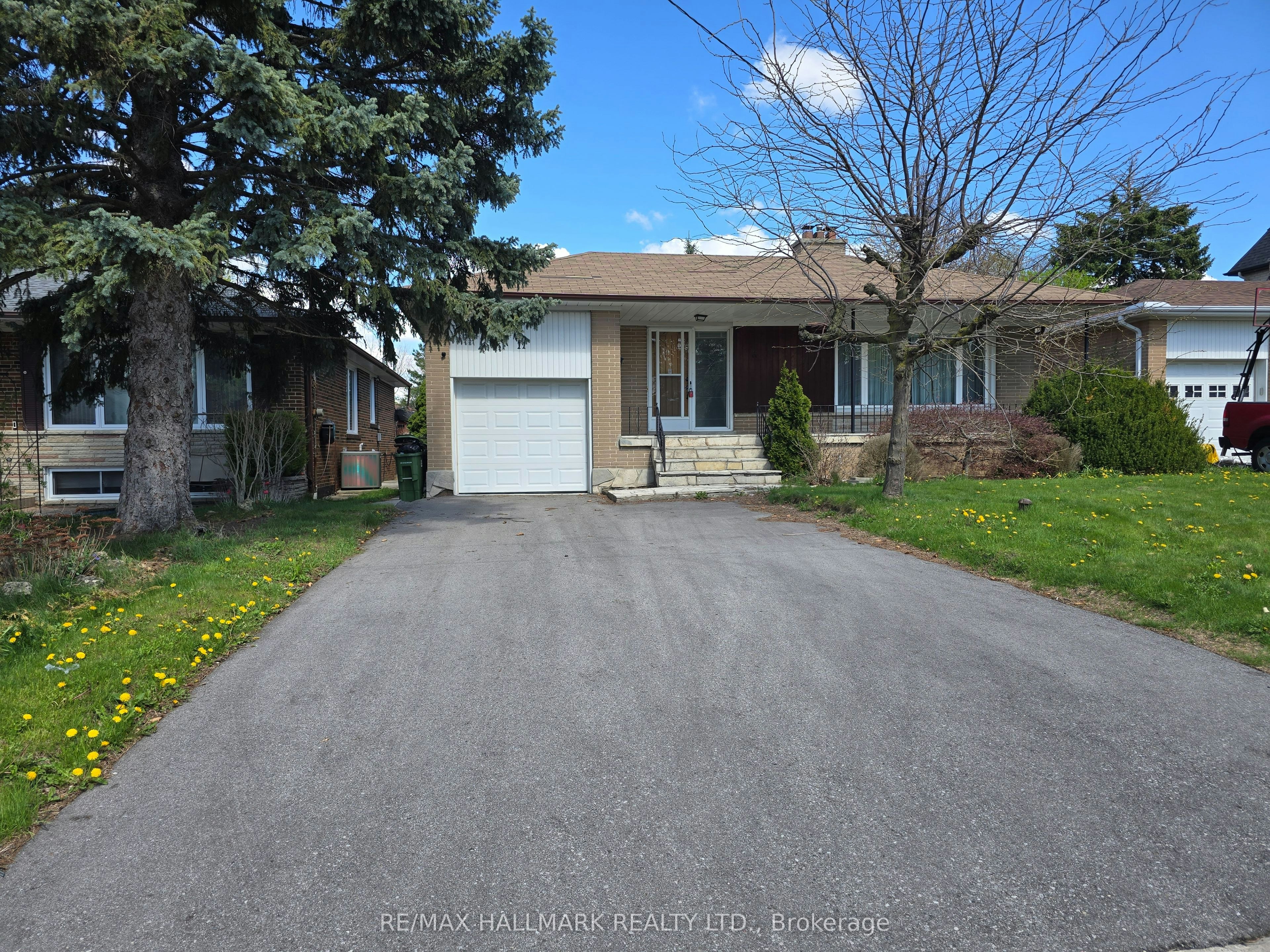 11 Bowerbank Drive, Toronto, ON, M2M 1Z9 - 2