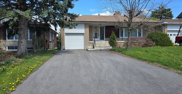 11 Bowerbank Drive, Toronto, ON, M2M 1Z9 - 2