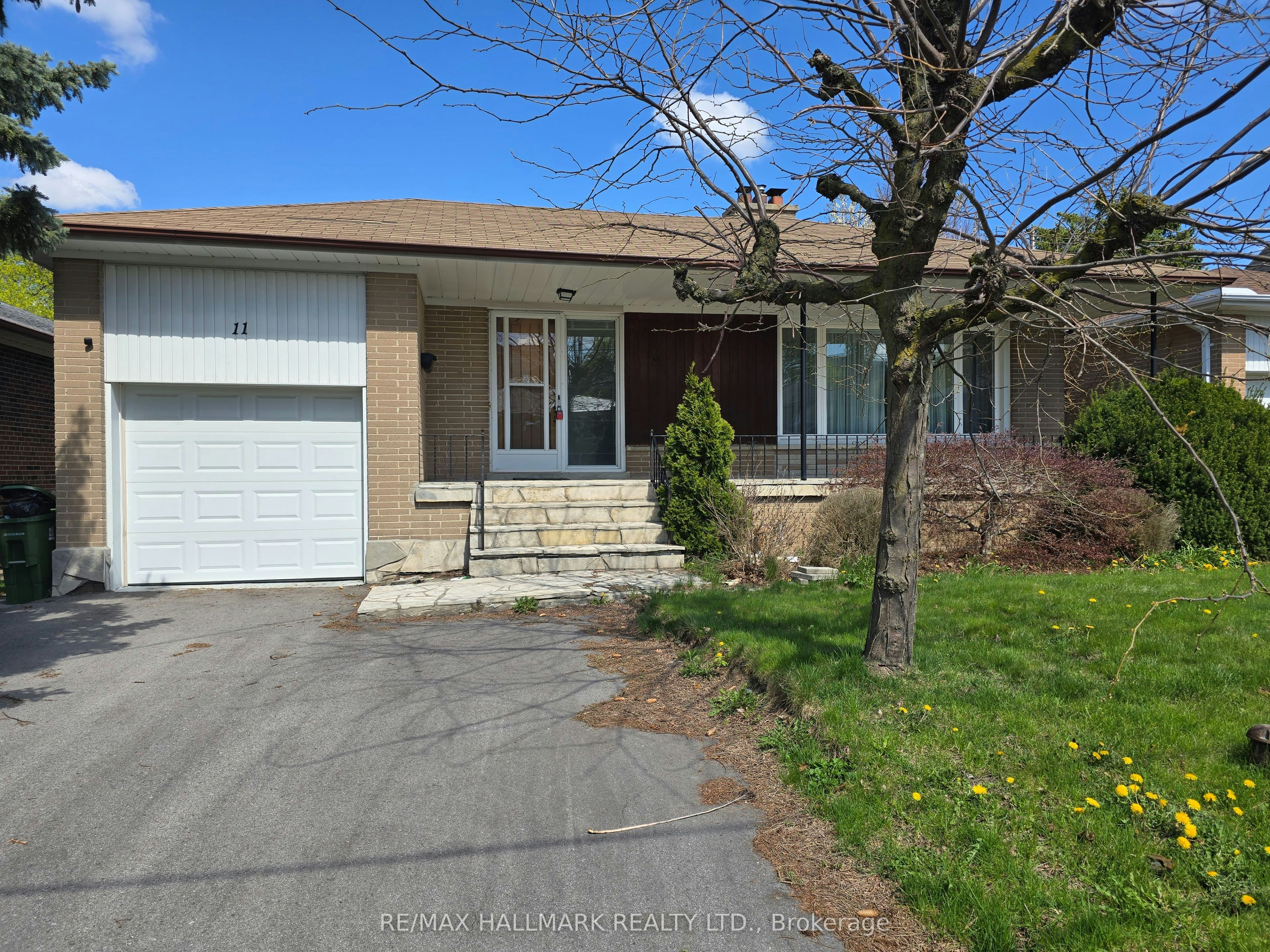 11 Bowerbank Drive, Toronto, ON, M2M 1Z9
