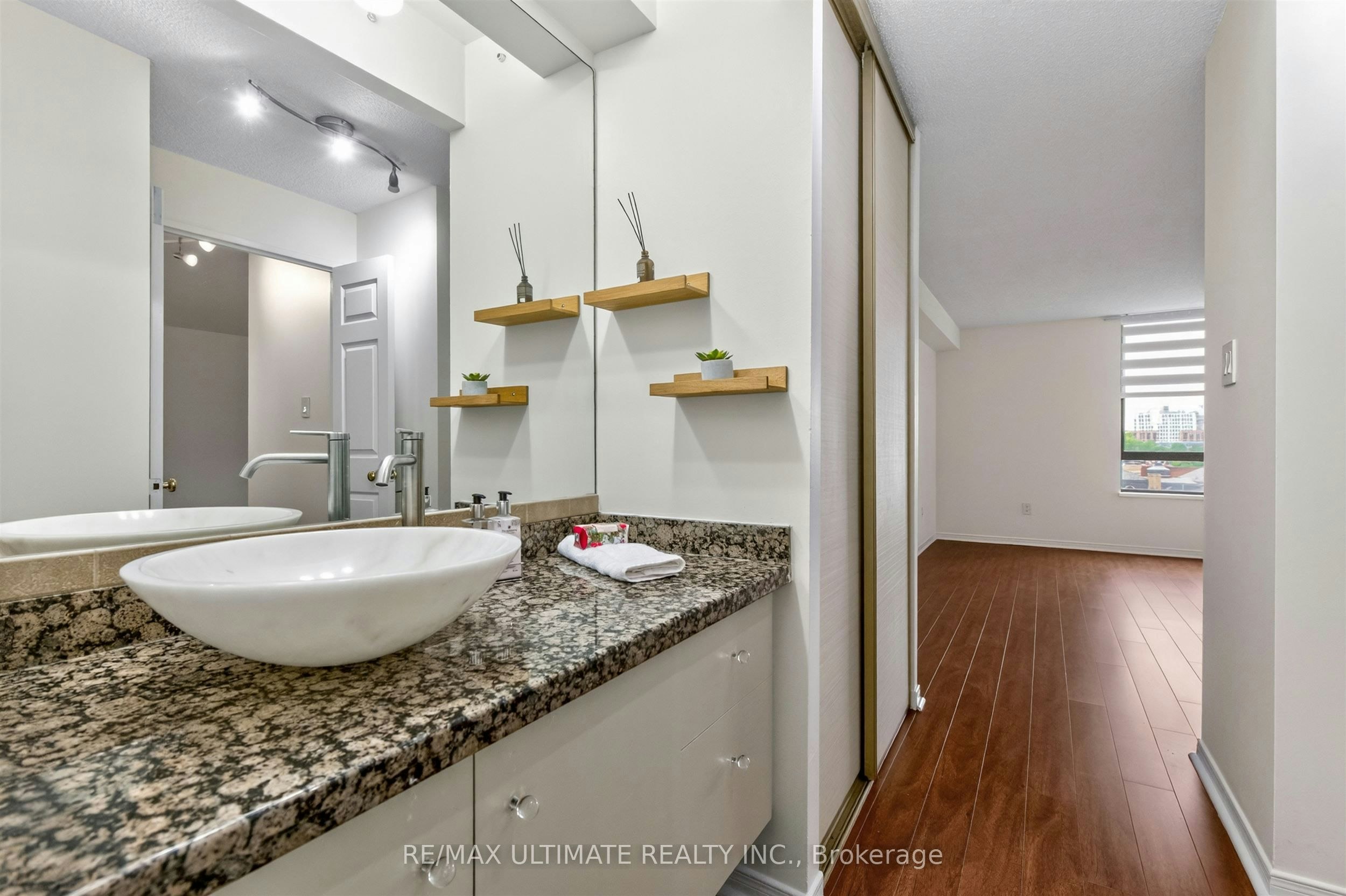 708-195 St Patrick Street, Toronto, ON, M5T 2Y8 - 22