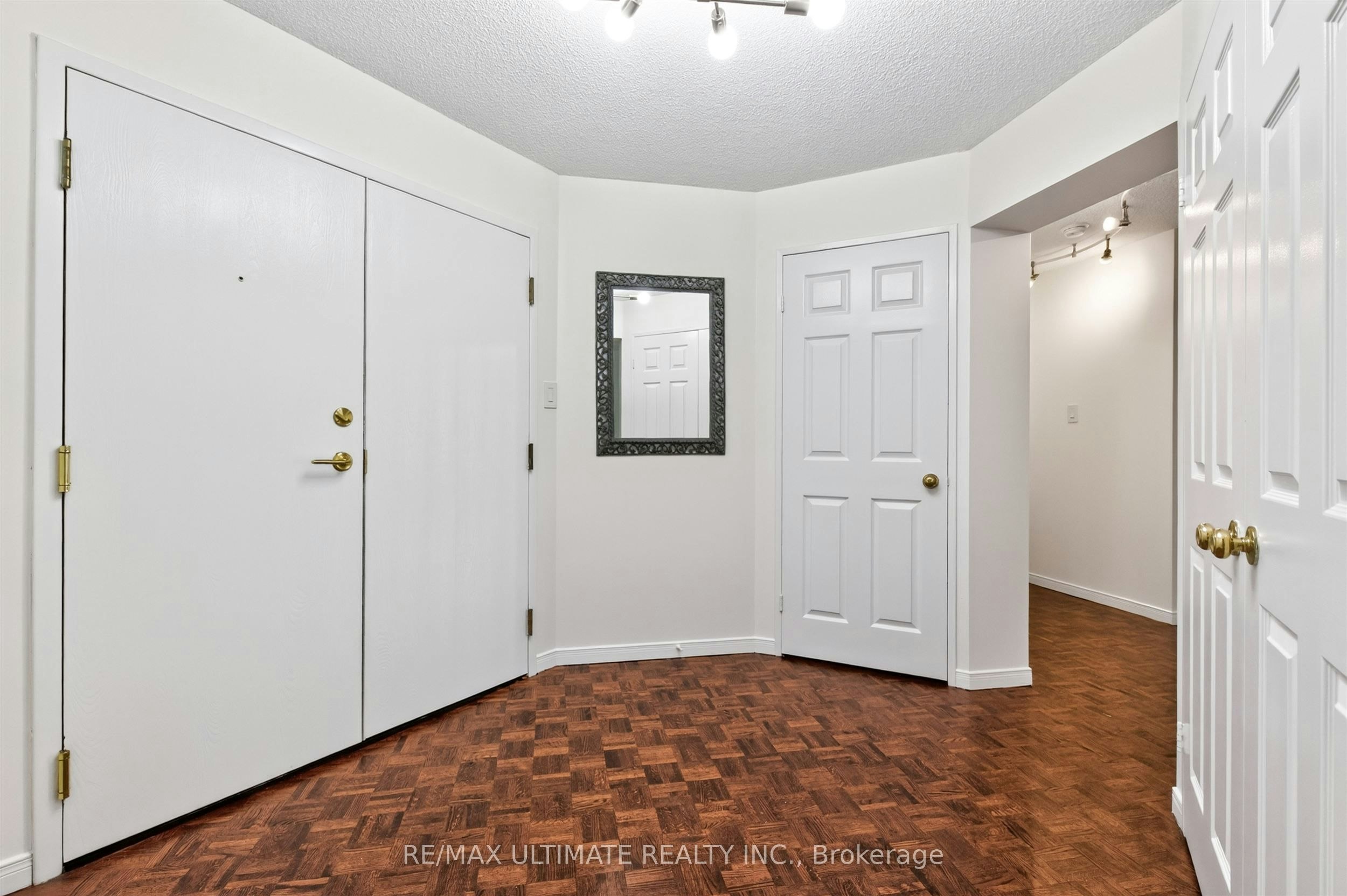 708-195 St Patrick Street, Toronto, ON, M5T 2Y8 - 4
