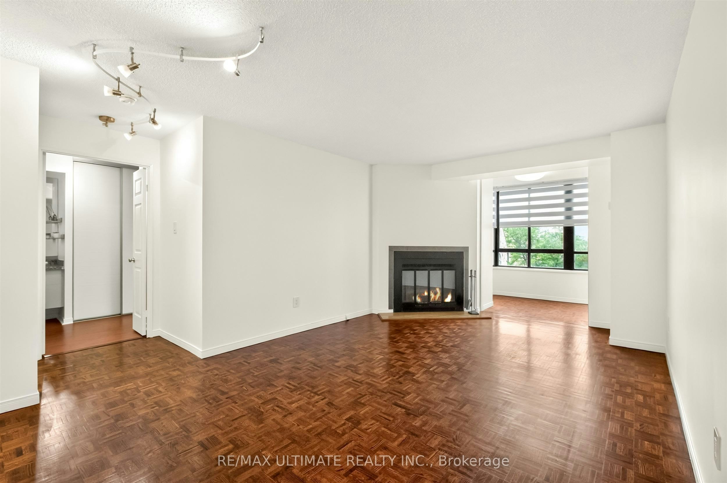 708-195 St Patrick Street, Toronto, ON, M5T 2Y8 - 6