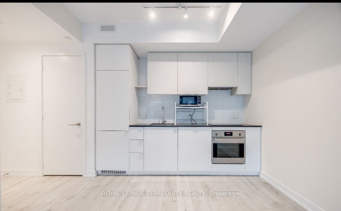 330-161 Roehampton Avenue, Toronto, ON, M4P 0C8 - 2