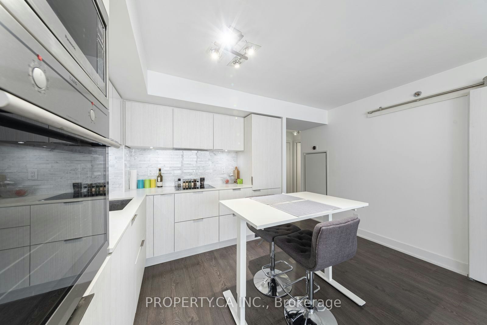 411-318 Richmond Street W, Toronto, ON, M5V 1X2 - 13