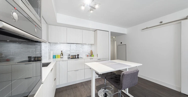 411-318 Richmond Street W, Toronto, ON, M5V 1X2 - 13