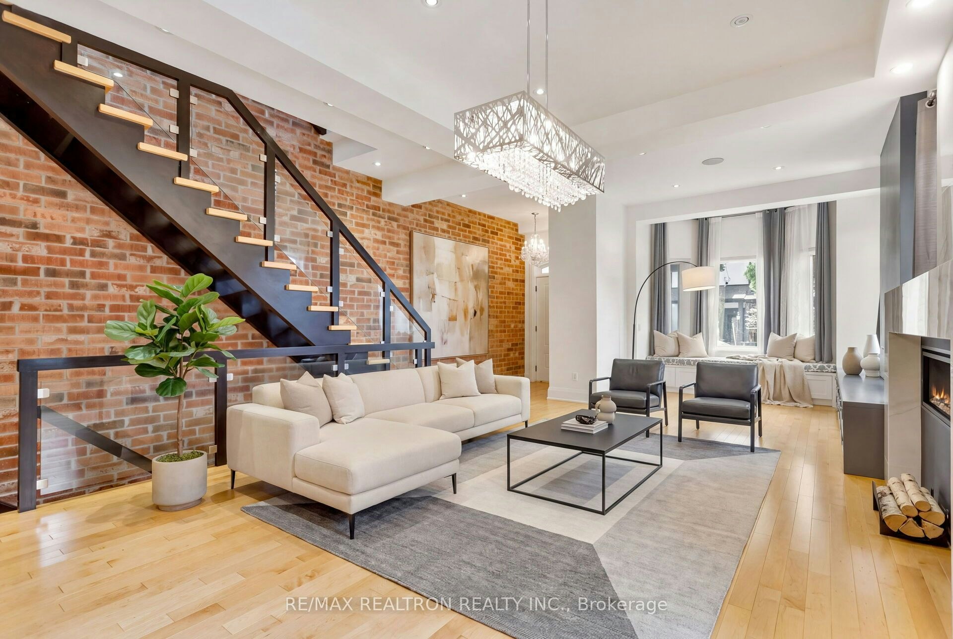 156 Argyle Street, Toronto, ON, M6J 1P1