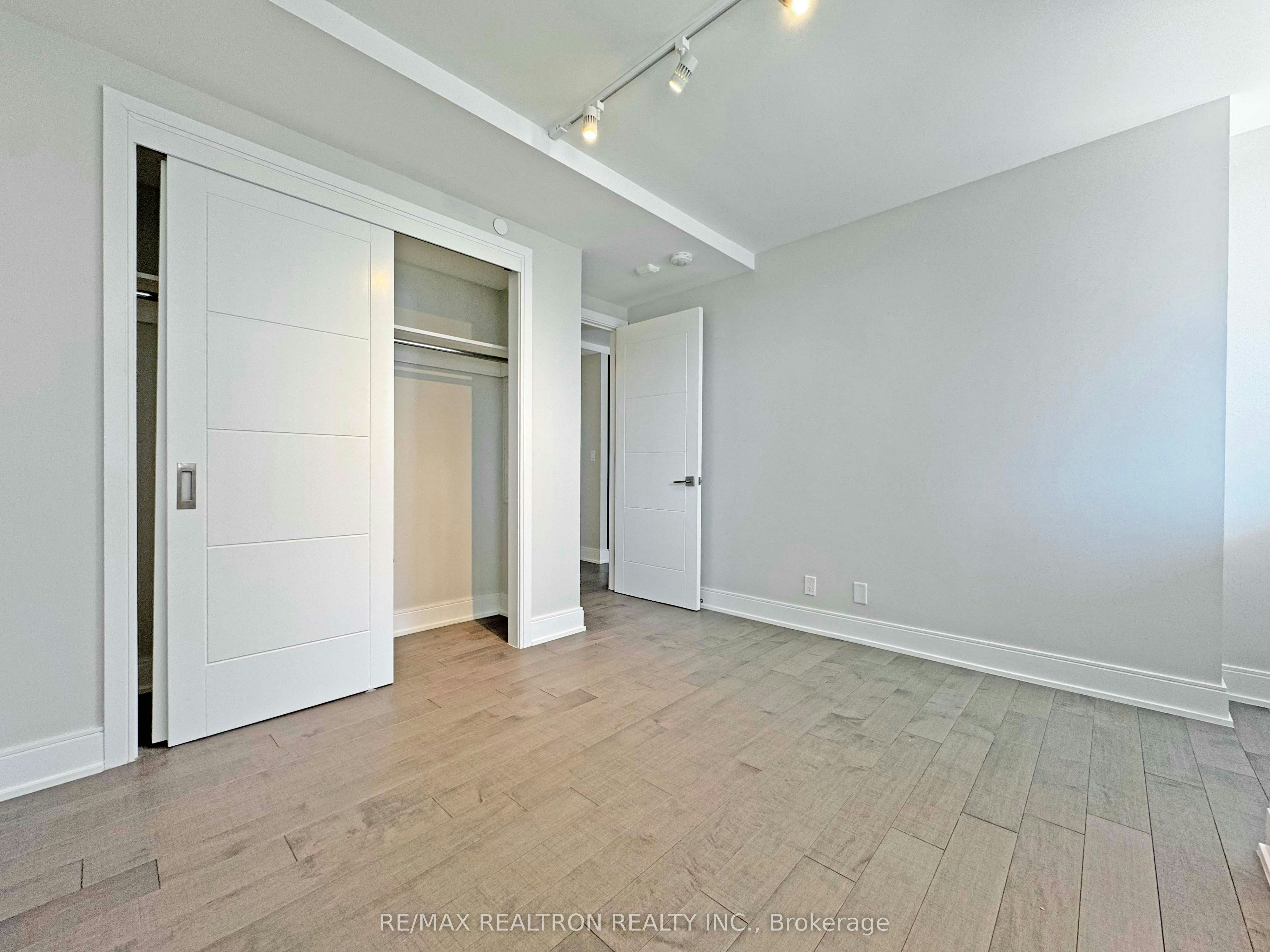 301-11 Walmer Road, Toronto, ON, M5R 2W9 - 11