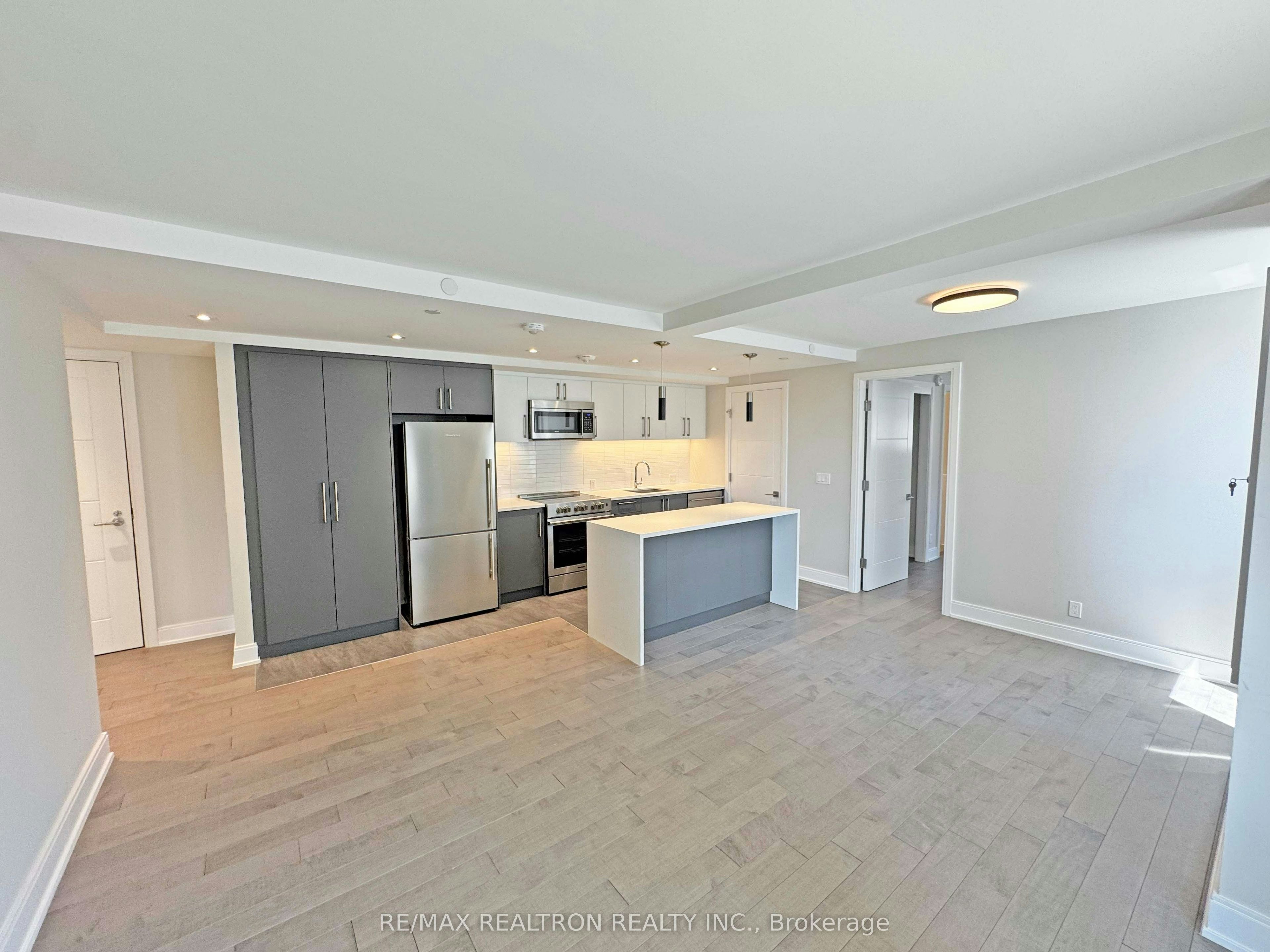 301-11 Walmer Road, Toronto, ON, M5R 2W9 - 2