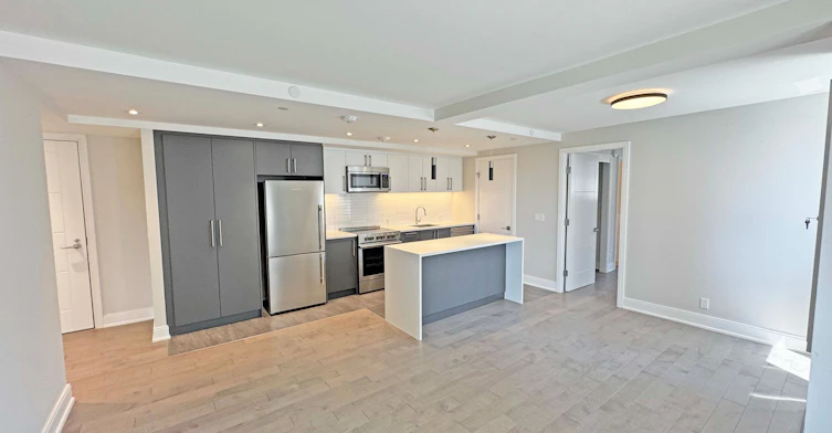 301-11 Walmer Road, Toronto, ON, M5R 2W9 - 2