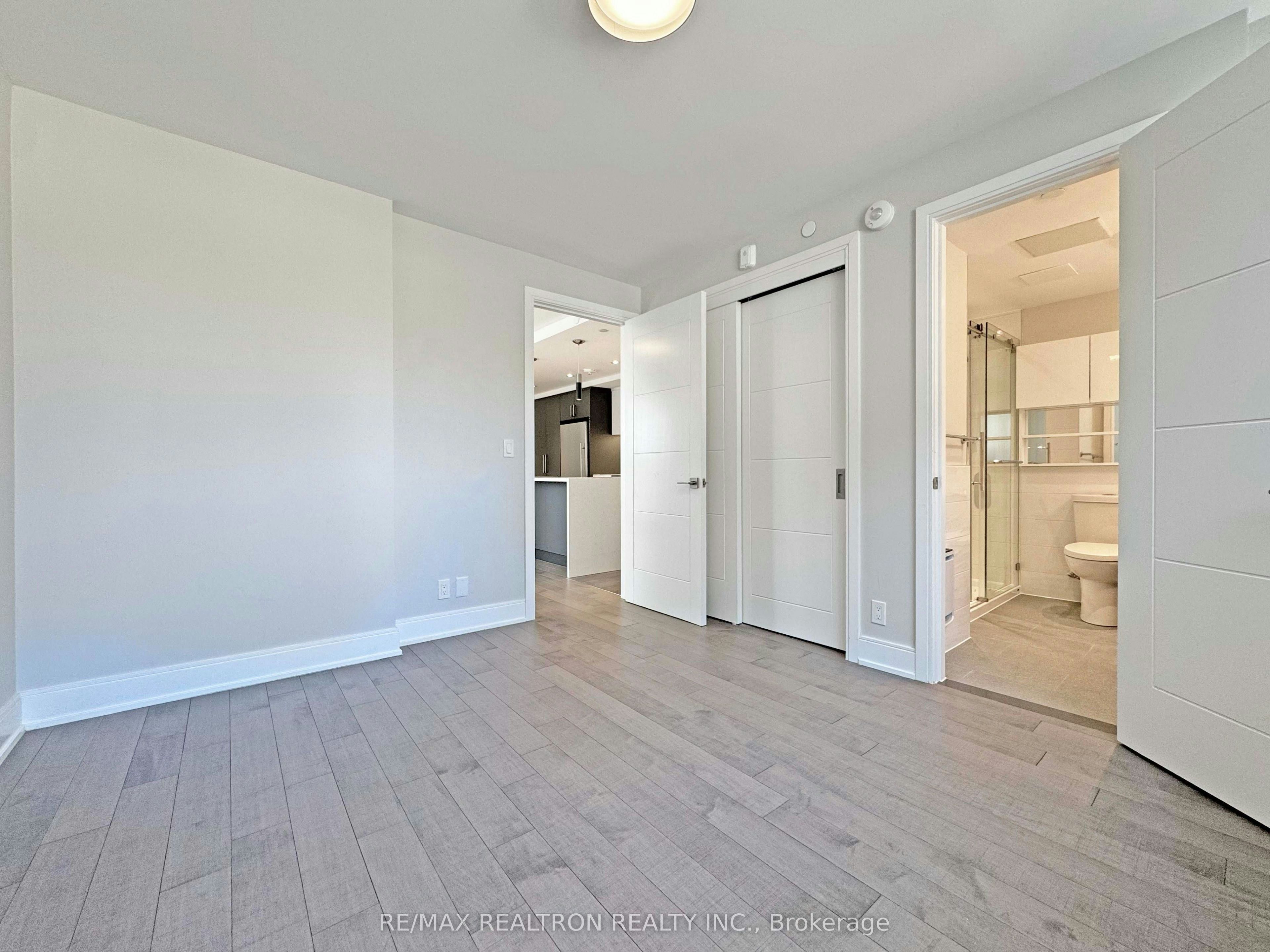 301-11 Walmer Road, Toronto, ON, M5R 2W9 - 8