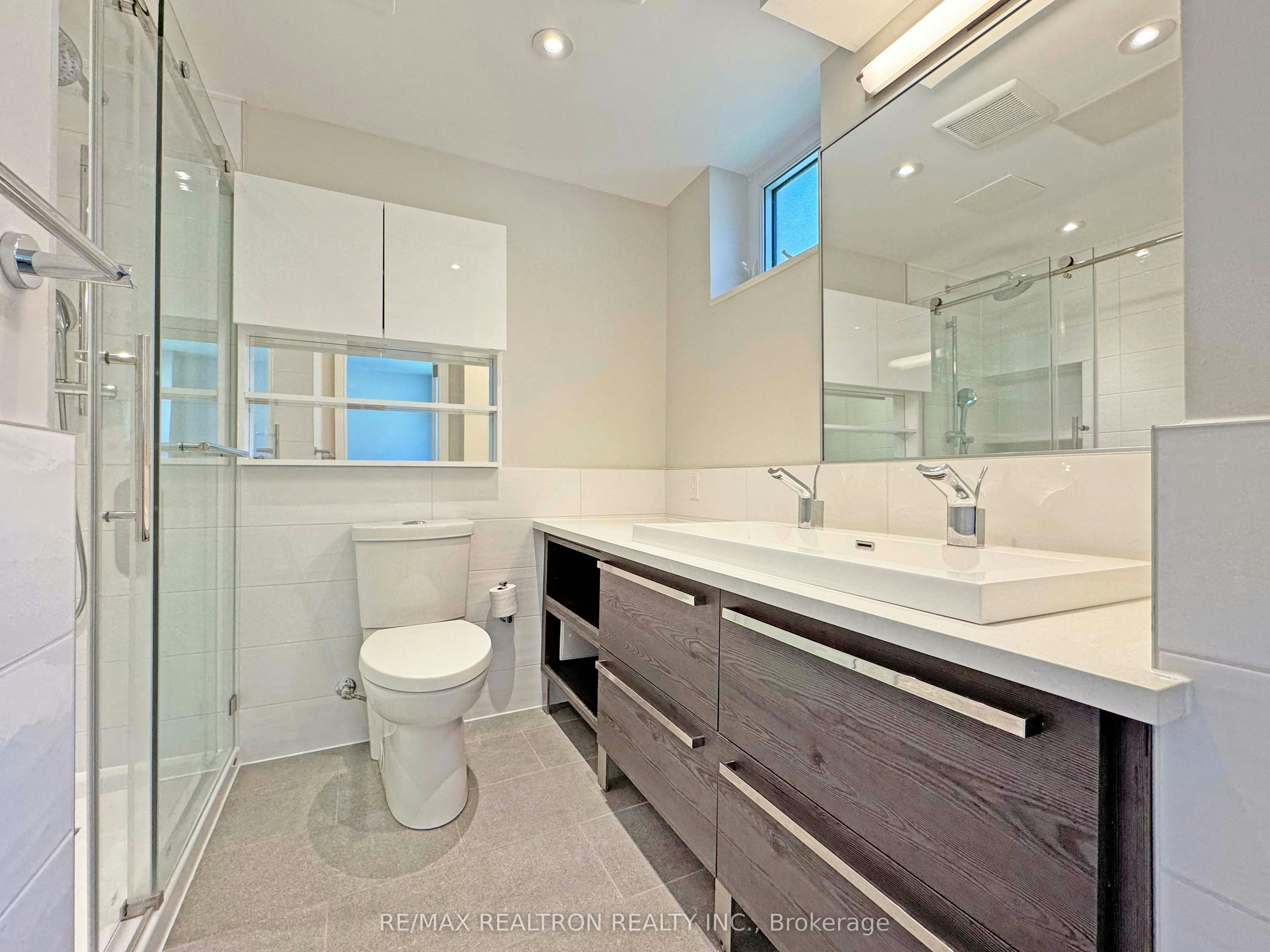 301-11 Walmer Road, Toronto, ON, M5R 2W9 - 9