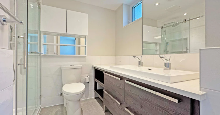 301-11 Walmer Road, Toronto, ON, M5R 2W9 - 9