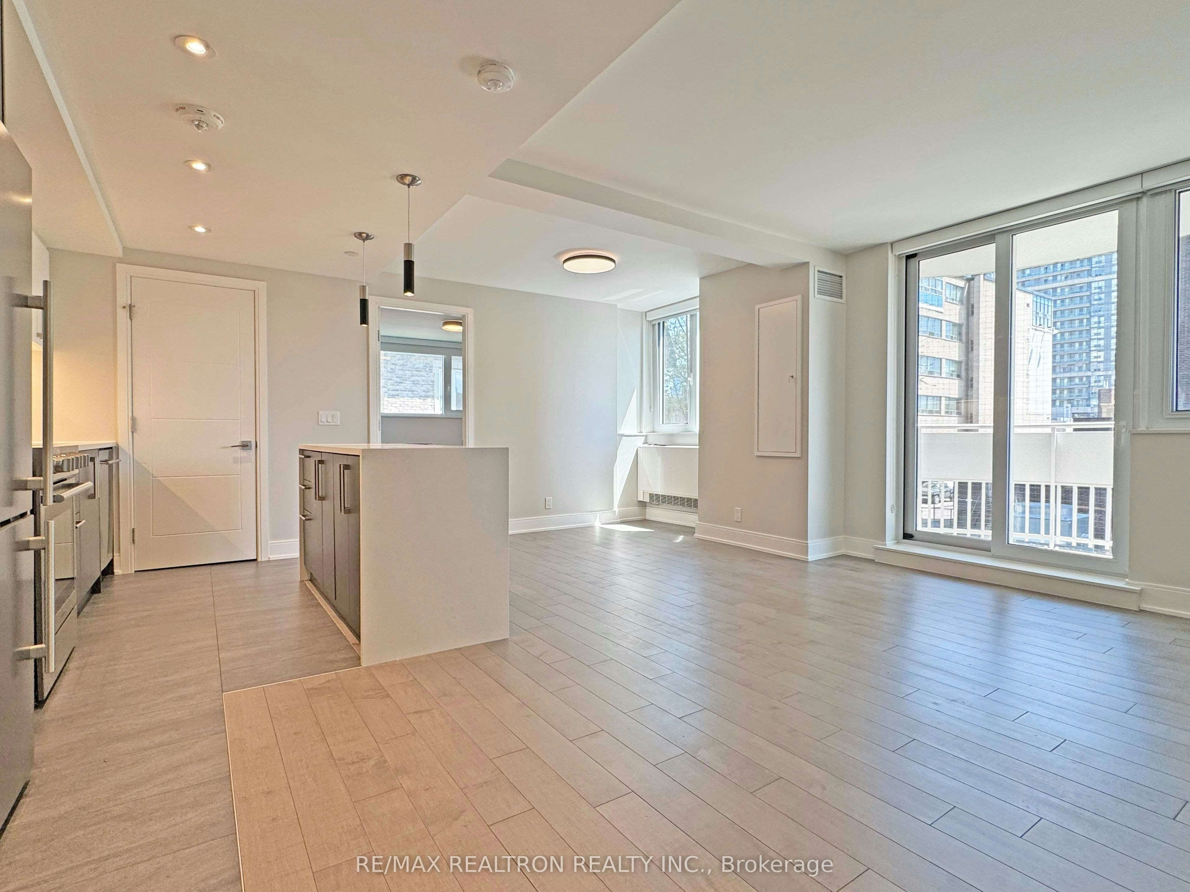 301-11 Walmer Road, Toronto, ON, M5R 2W9 - 3