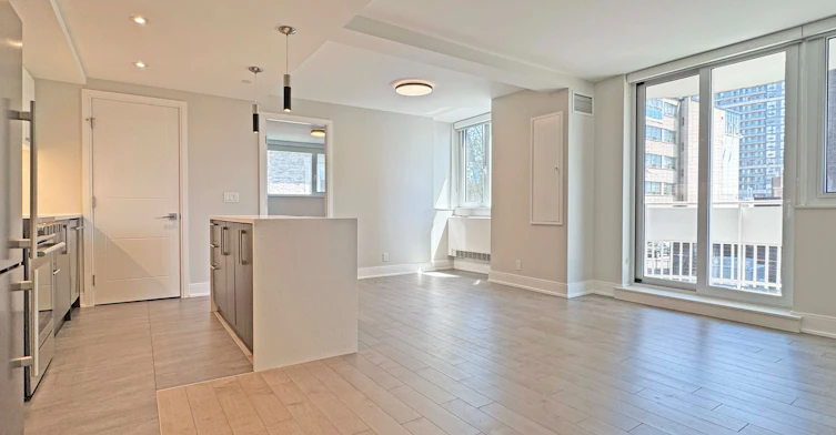 301-11 Walmer Road, Toronto, ON, M5R 2W9 - 3