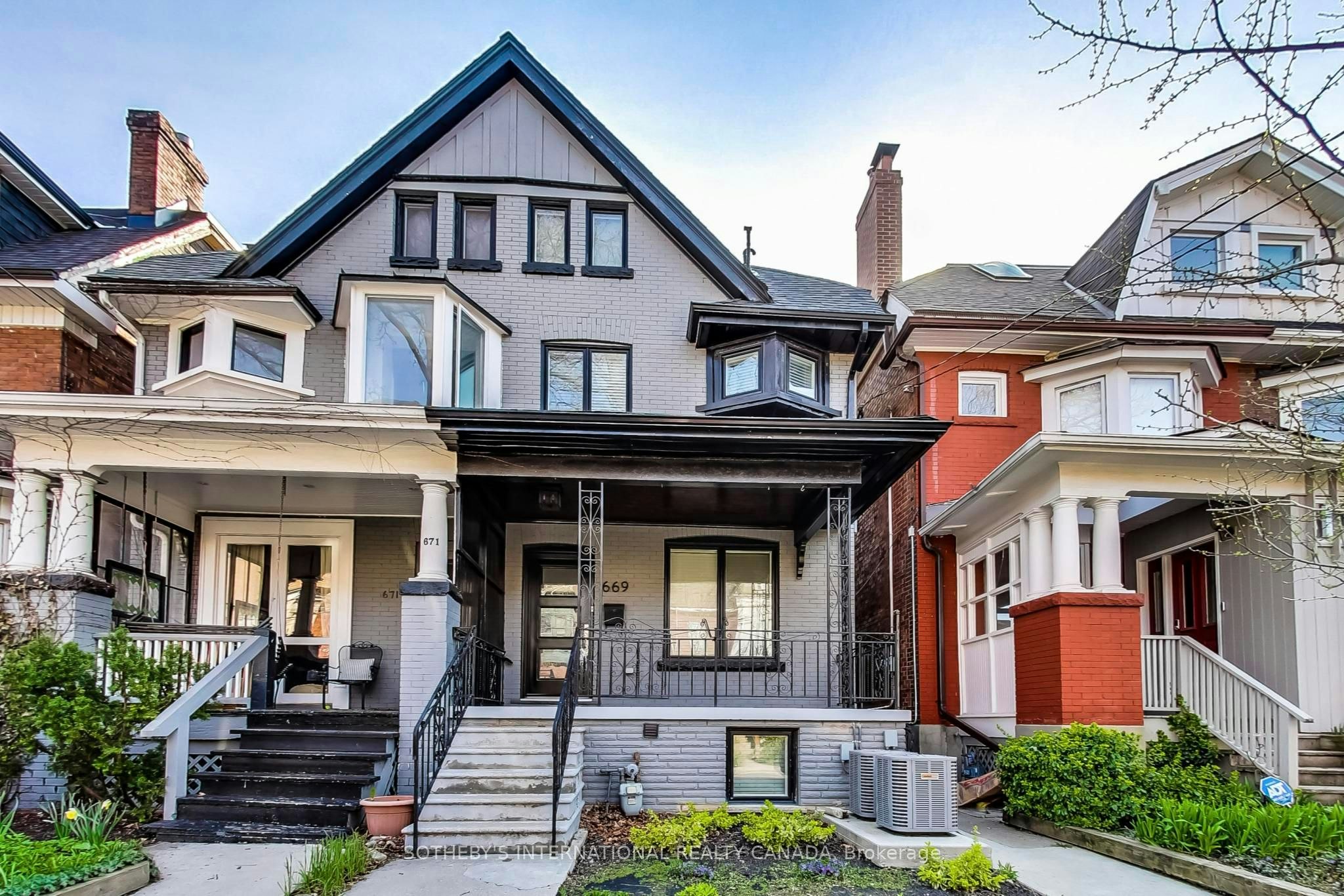 Lower-669 Euclid Avenue, Toronto, ON, M6G 2T8