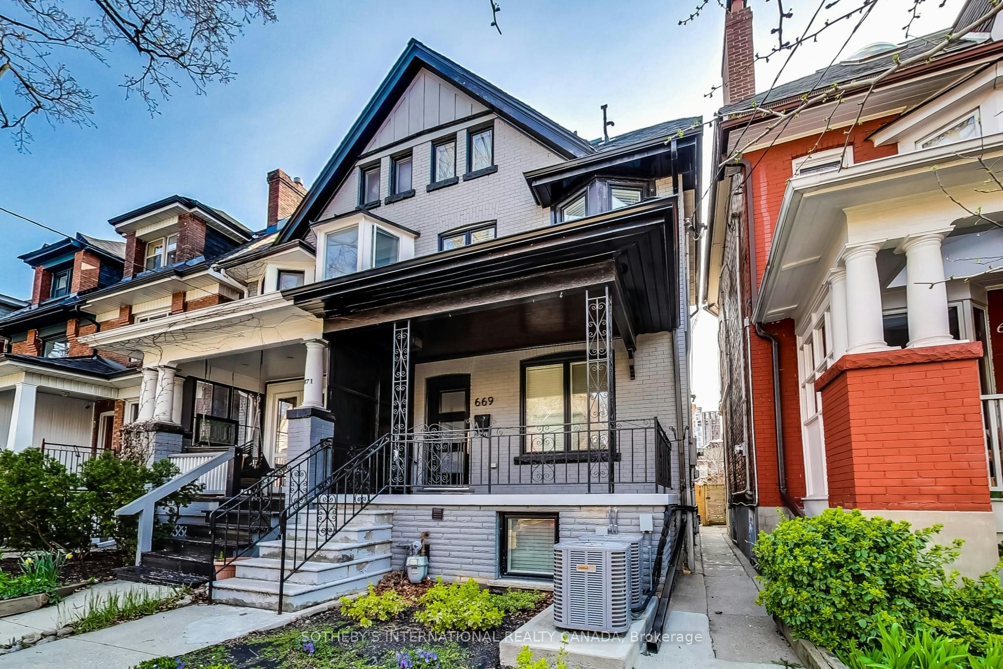 Lower-669 Euclid Avenue, Toronto, ON, M6G 2T8 - 2