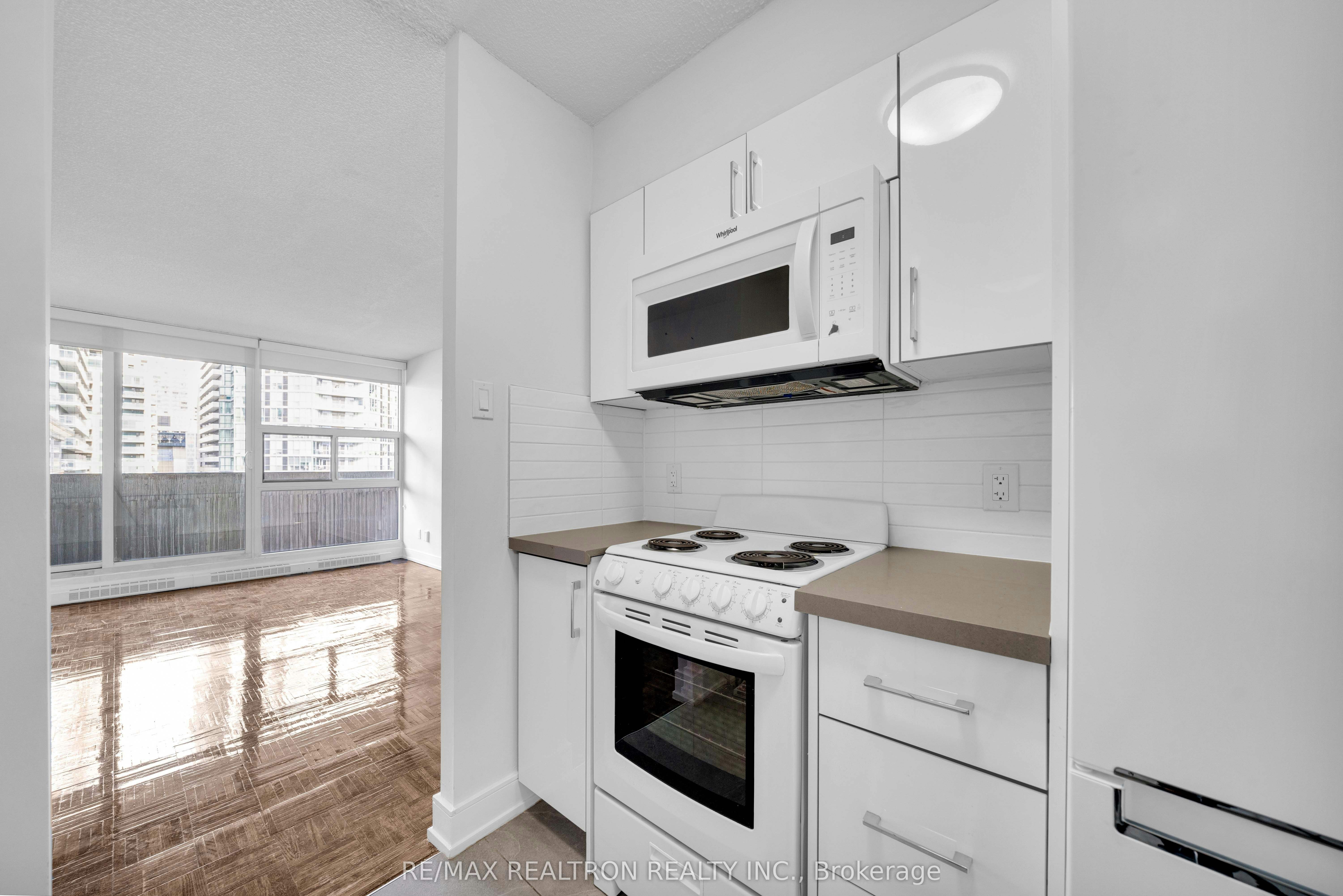 2510-33 Isabella Street, Toronto, ON, M4Y 2P7 - 6