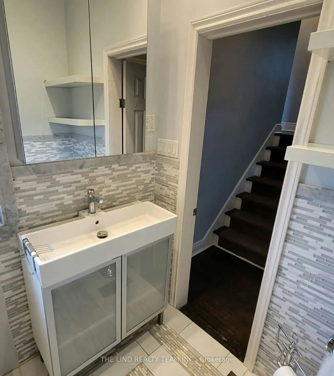 95 Overland Drive, Toronto, ON, M3C 2C3 - 9