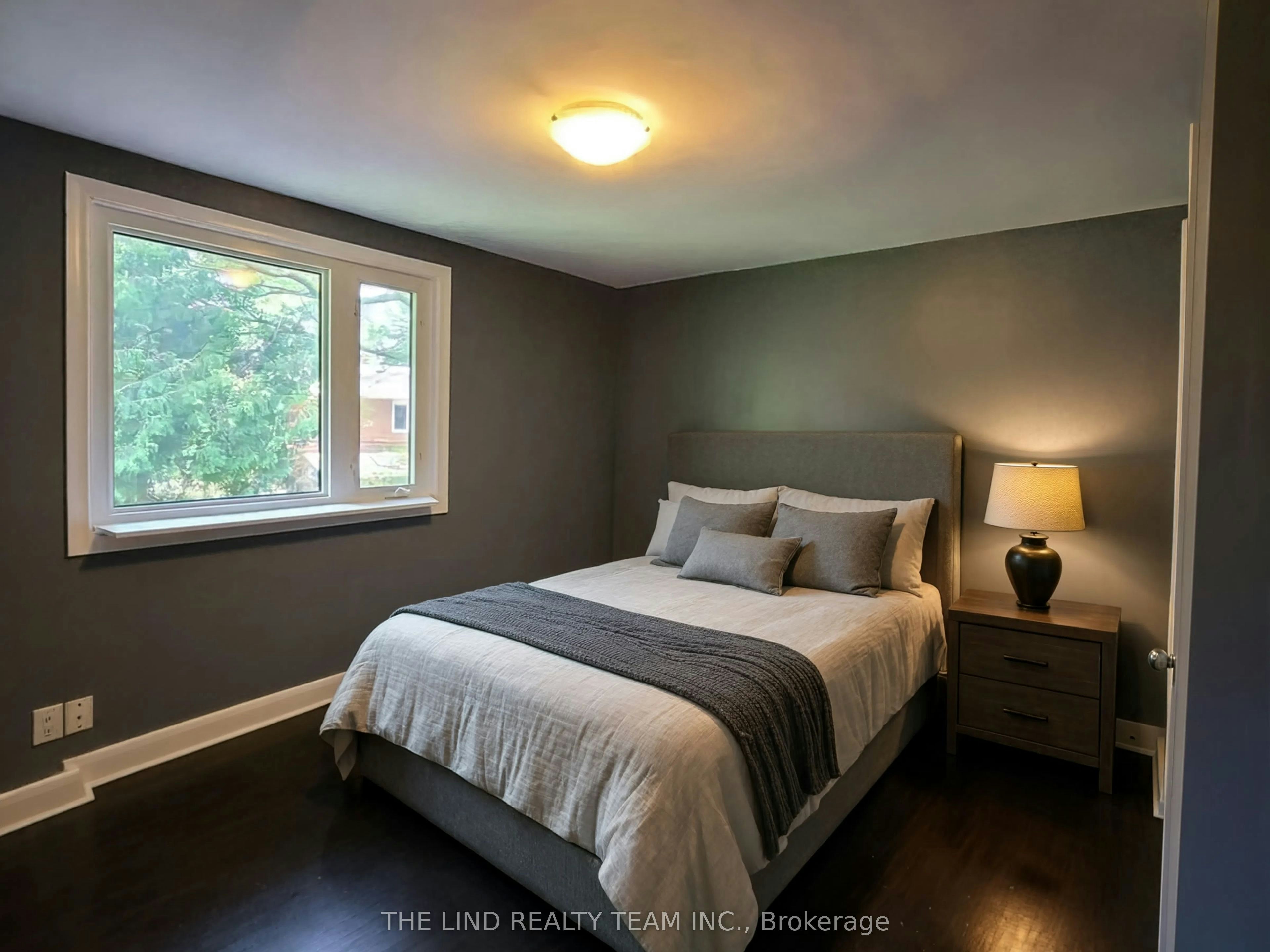 95 Overland Drive, Toronto, ON, M3C 2C3 - 7