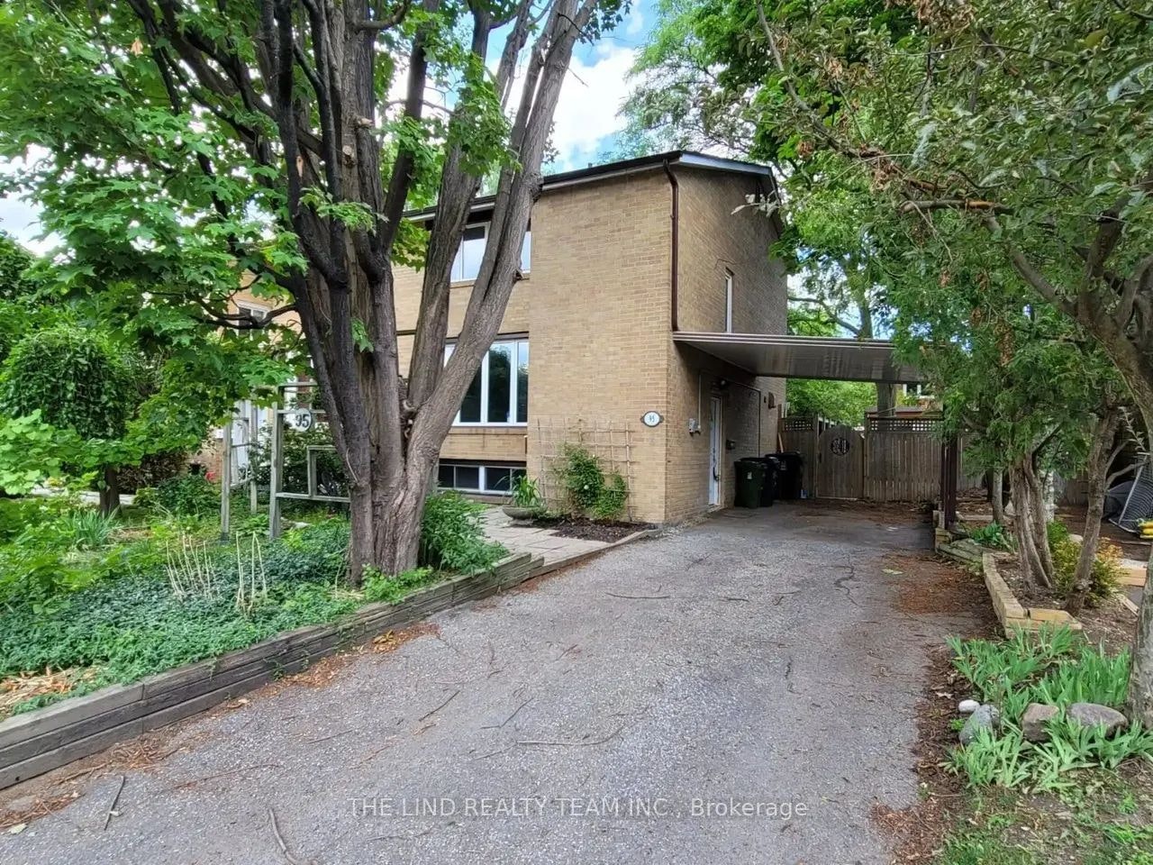 95 Overland Drive, Toronto, ON, M3C 2C3