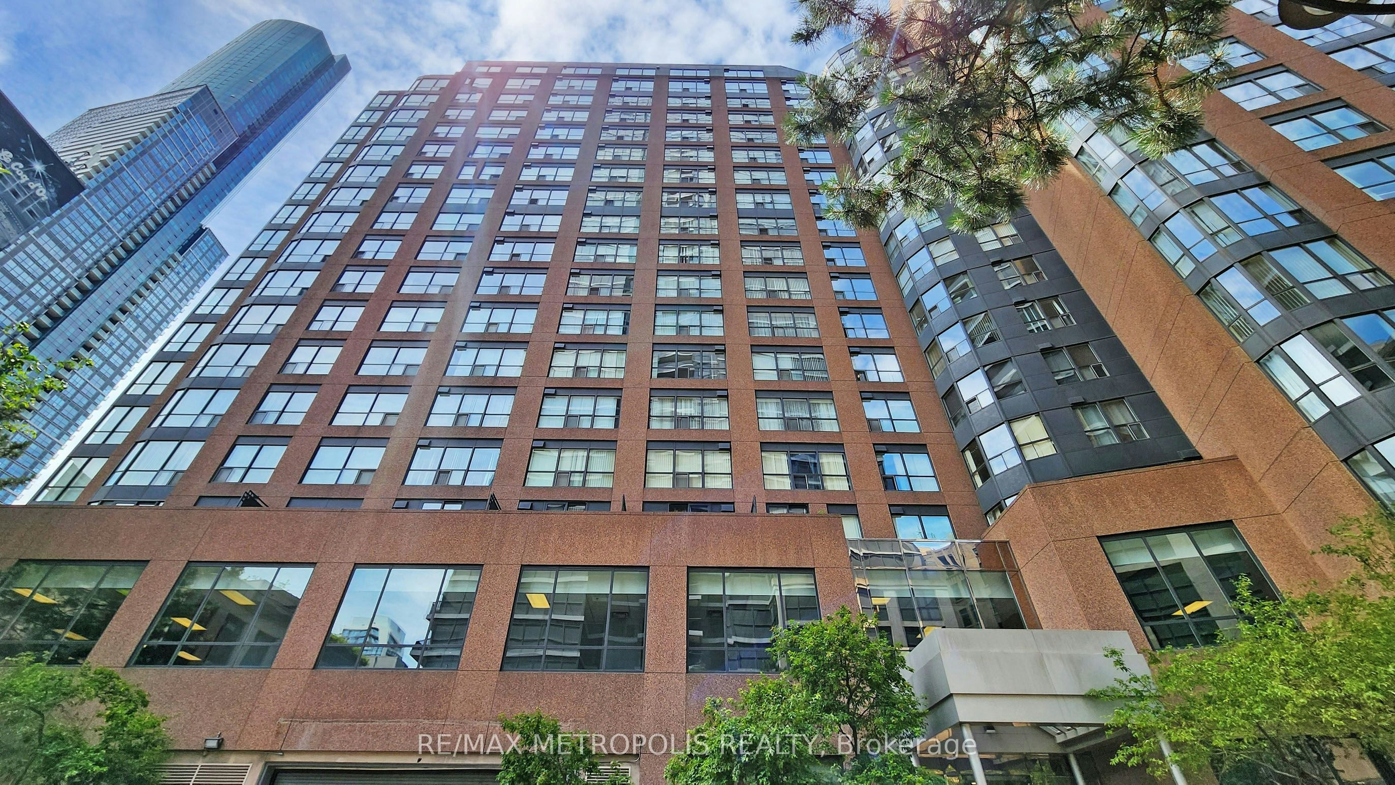 904-7 Carlton Street, Toronto, ON, M5B 2M3