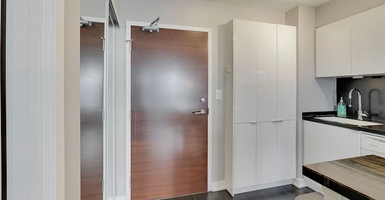 1110-15 Iceboat Terrace, Toronto, ON, M5V 4A5 - 2