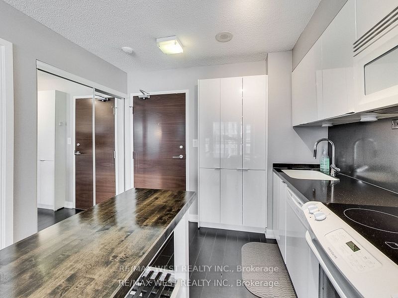 1110-15 Iceboat Terrace, Toronto, ON, M5V 4A5 - 3