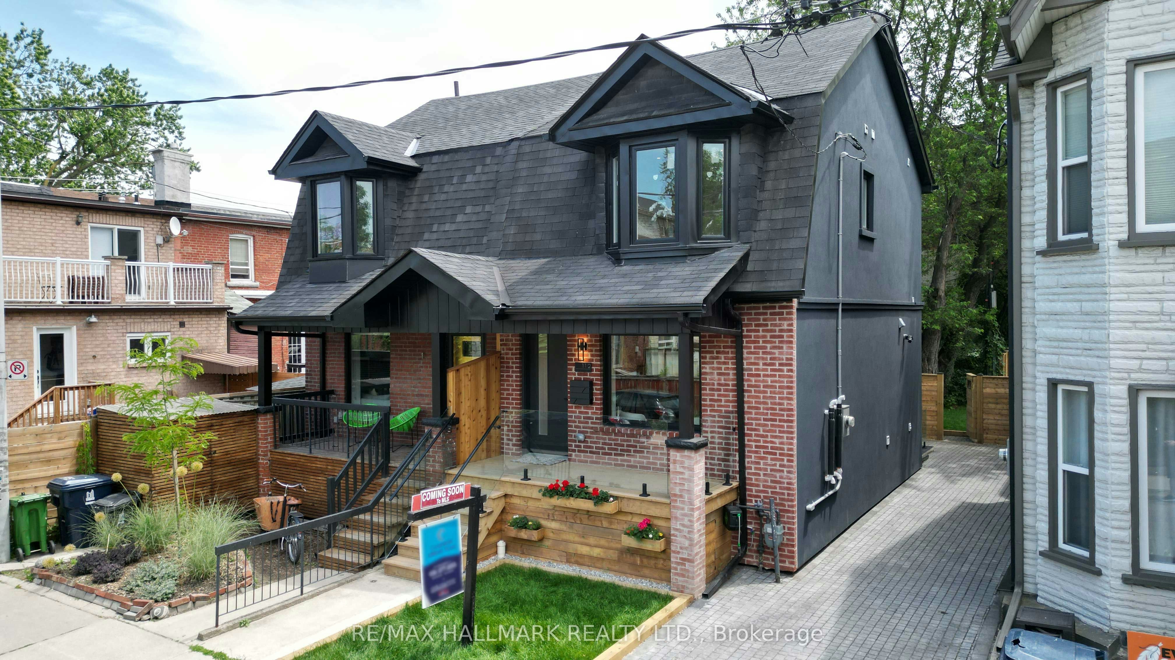 1 1/2 Delaney Crescent, Toronto, ON, M6K 1P9