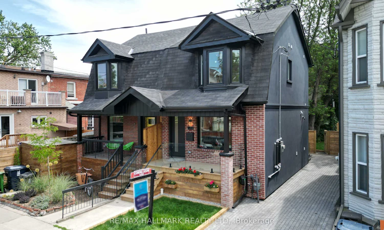 1 1/2 Delaney Crescent