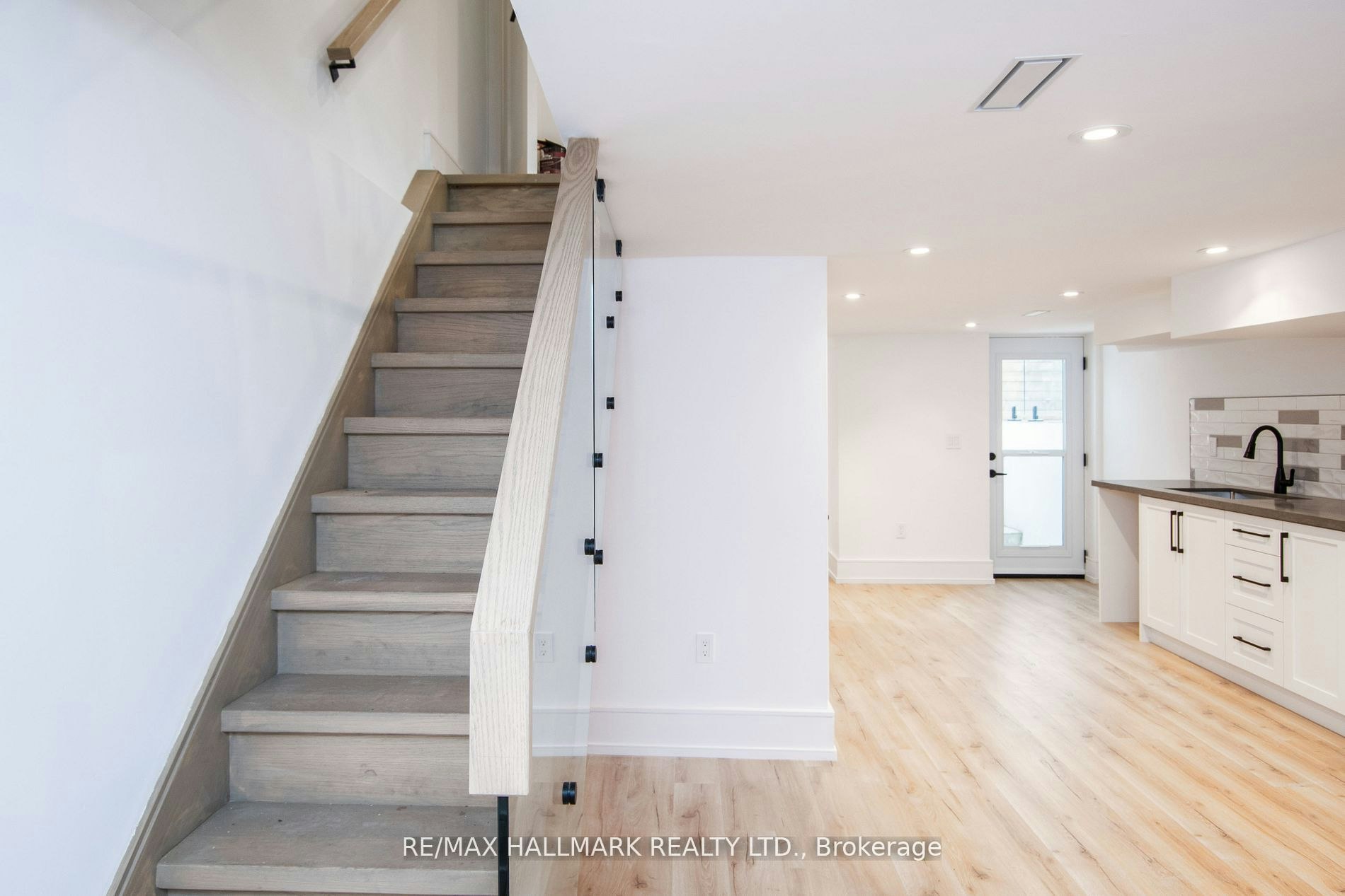 1 1/2 Delaney Crescent, Toronto, ON, M6K 1P9 - 26