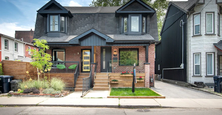 1 1/2 Delaney Crescent, Toronto, ON, M6K 1P9 - 3
