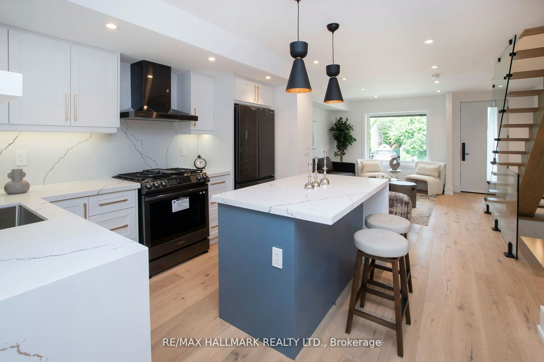 1 1/2 Delaney Crescent, Toronto, ON, M6K 1P9 - 14
