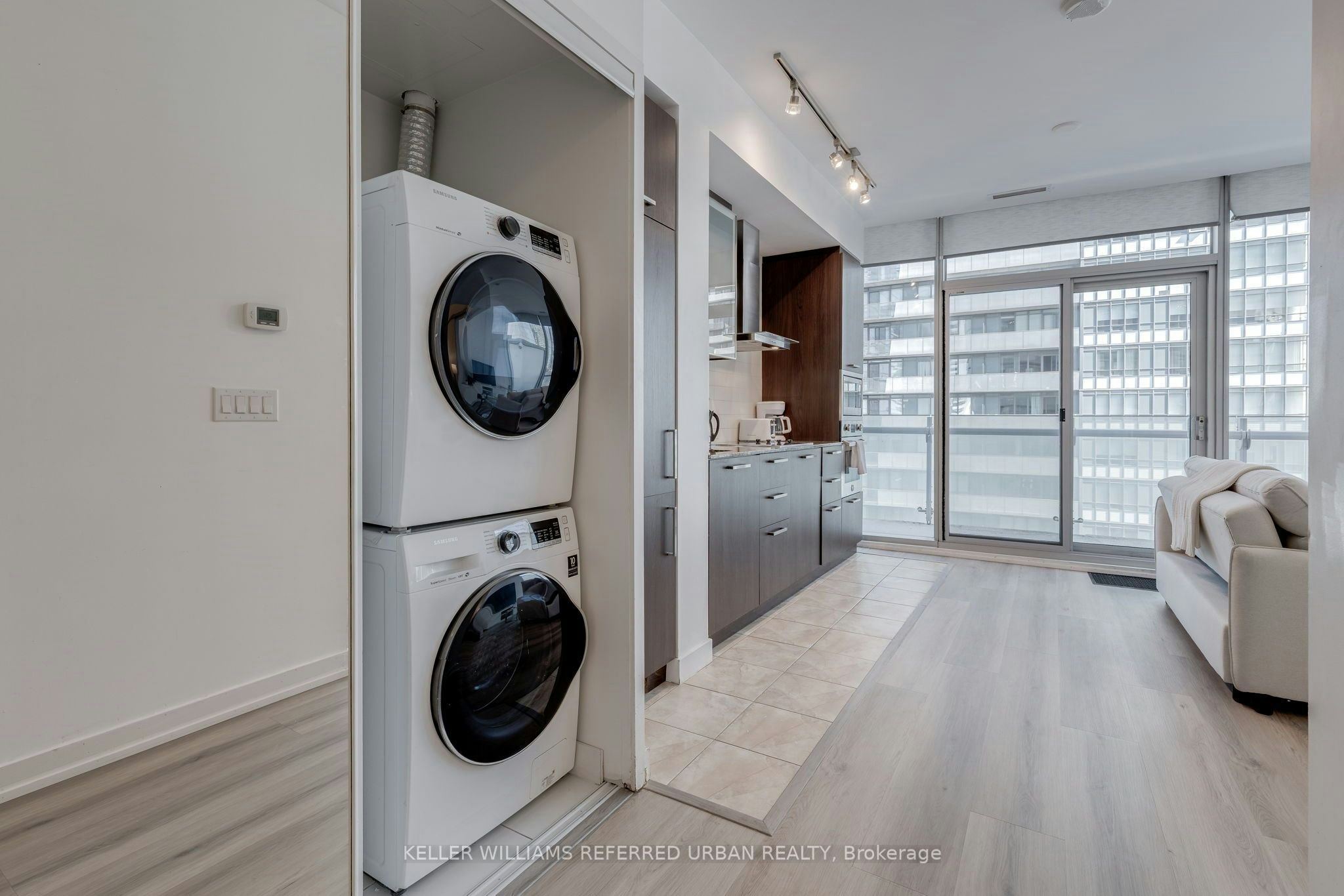 1812-14 York Street, Toronto, ON, M5J 0B1 - 12